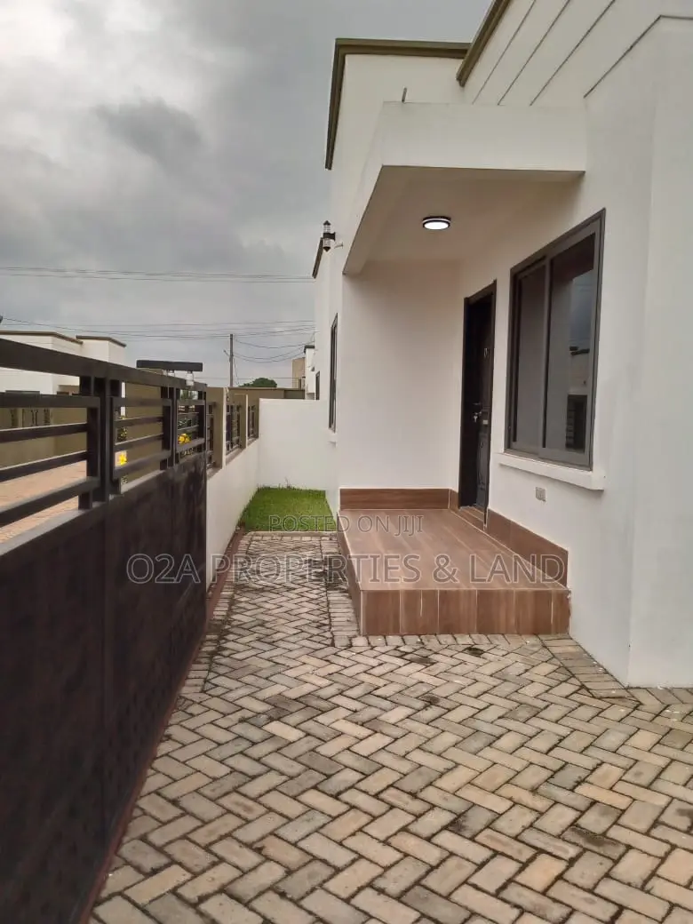 3bdrm House in Adenta, Barrier for sale in Barrier