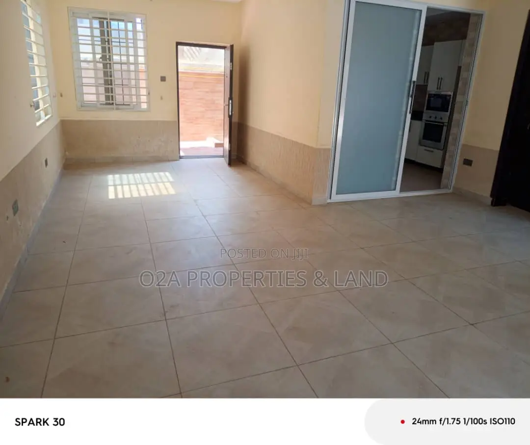 3bdrm Townhouse / Terrace in Dzorwulu for rent in Dzorwulu