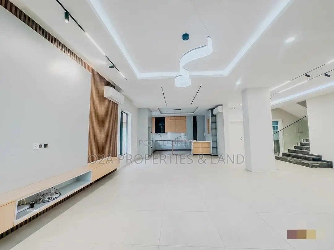 6bdrm House in East Airport for sale in Airport Residential Area