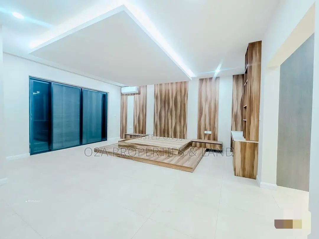 6bdrm House in East Airport for sale in Airport Residential Area