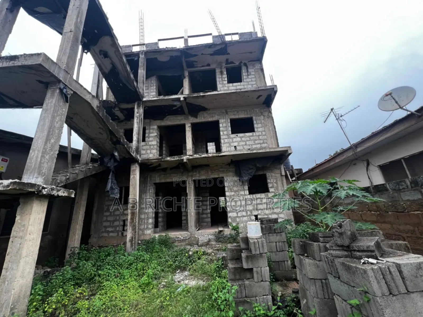 8bdrm Apartment in Ab Richie Properties, School Junction for sale in School Junction