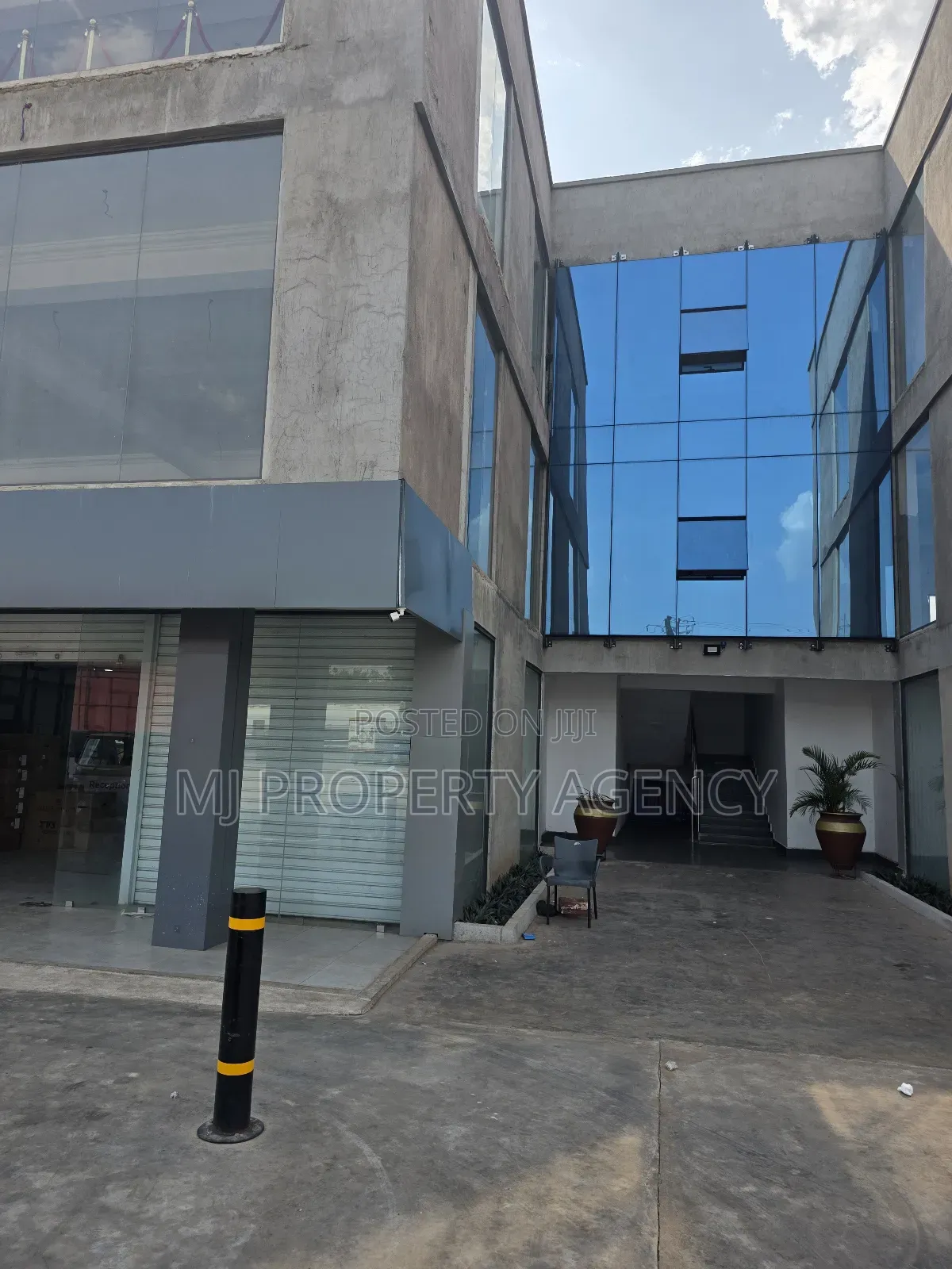 300 SQM Showroom/Office Space in Kumasi Metropolitan