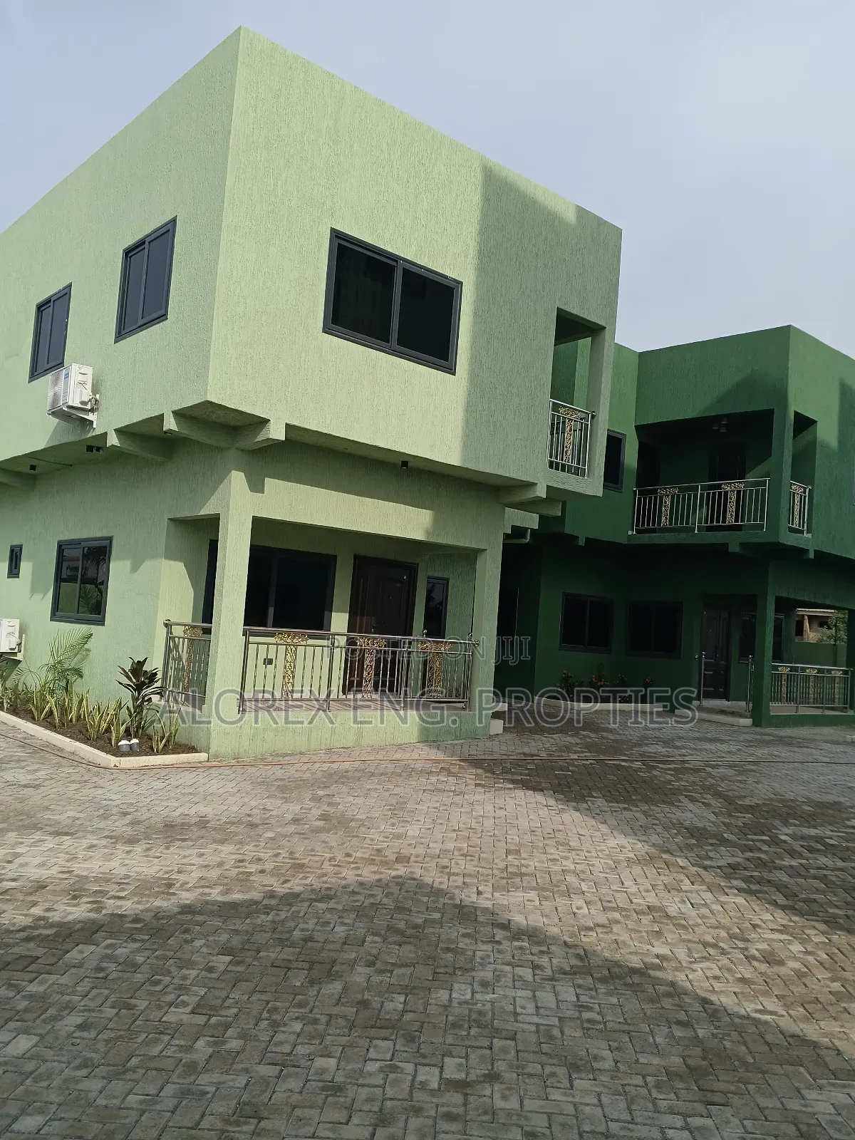 Furnished 4bdrm Townhouse / Terrace in Ashieyie, Adenta for rent in Adenta