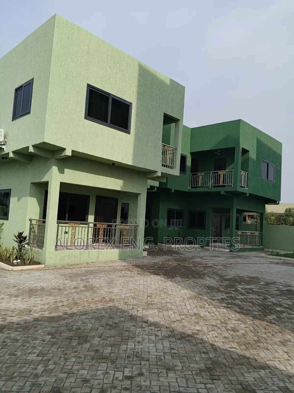 Furnished 4bdrm Townhouse / Terrace in Ashieyie, Adenta for rent in Adenta