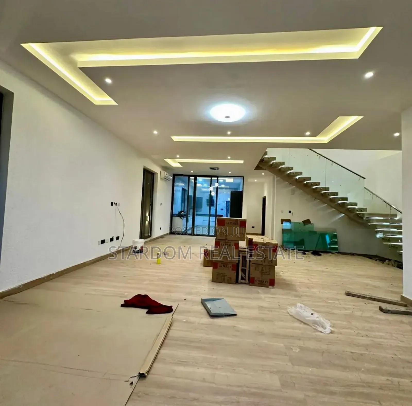 4bdrm Duplex in Adjiringanor, School Junction for sale in School Junction