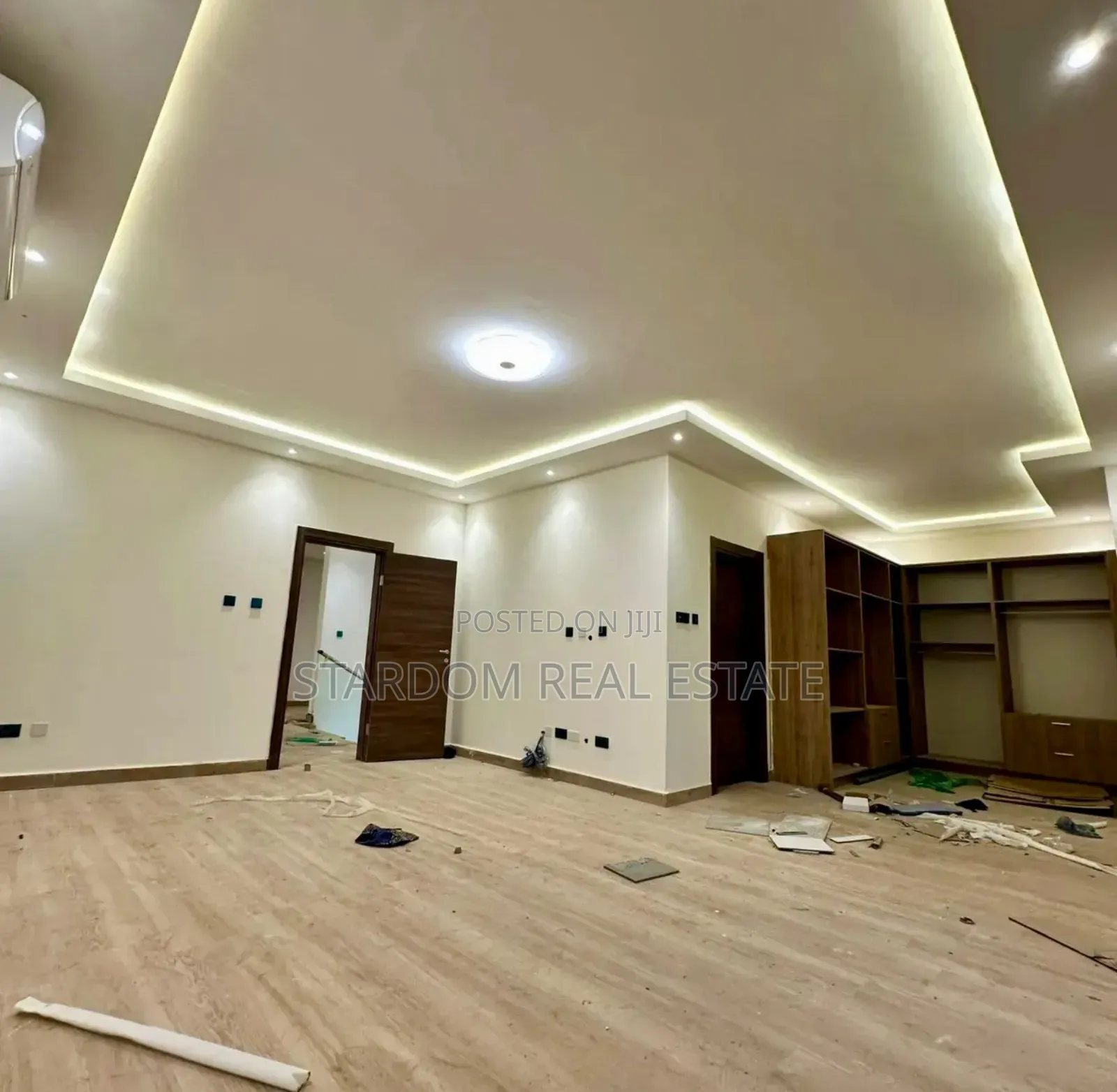 4bdrm Duplex in Adjiringanor, School Junction for sale in School Junction