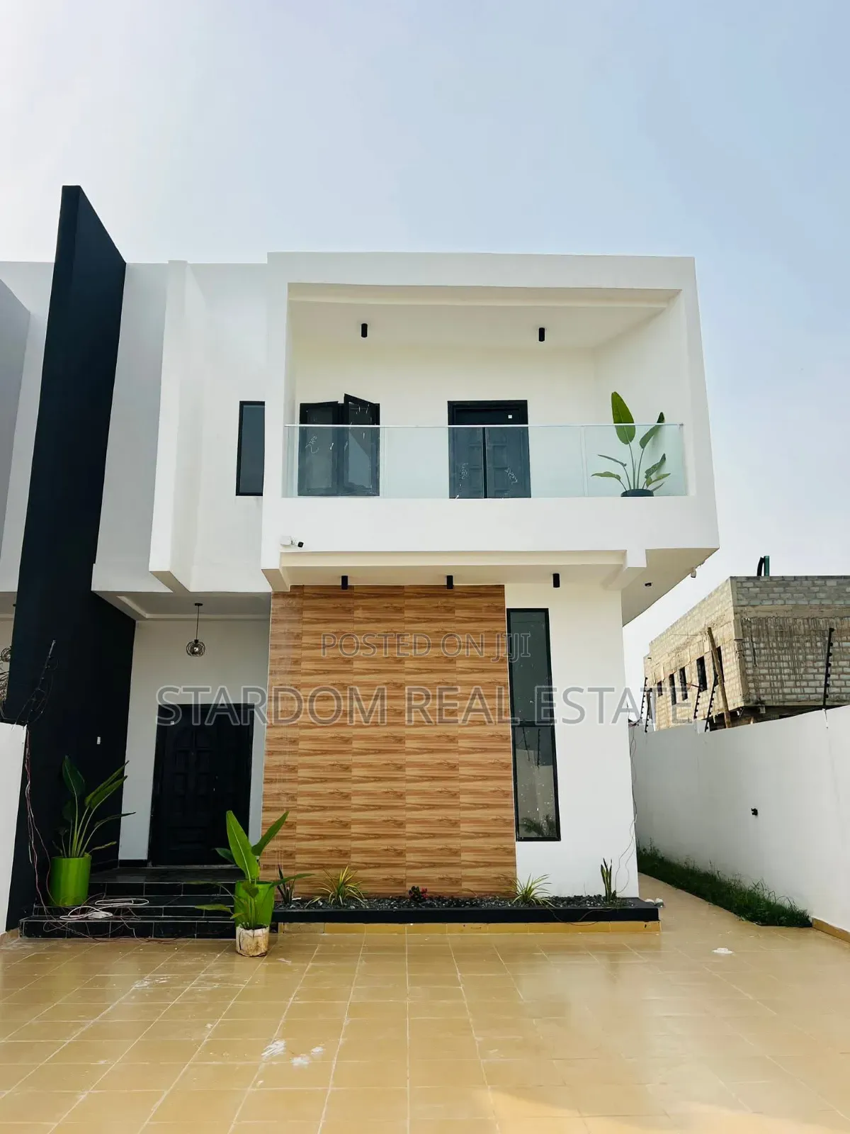 4bdrm Duplex in East Legon Hills for sale in East Legon