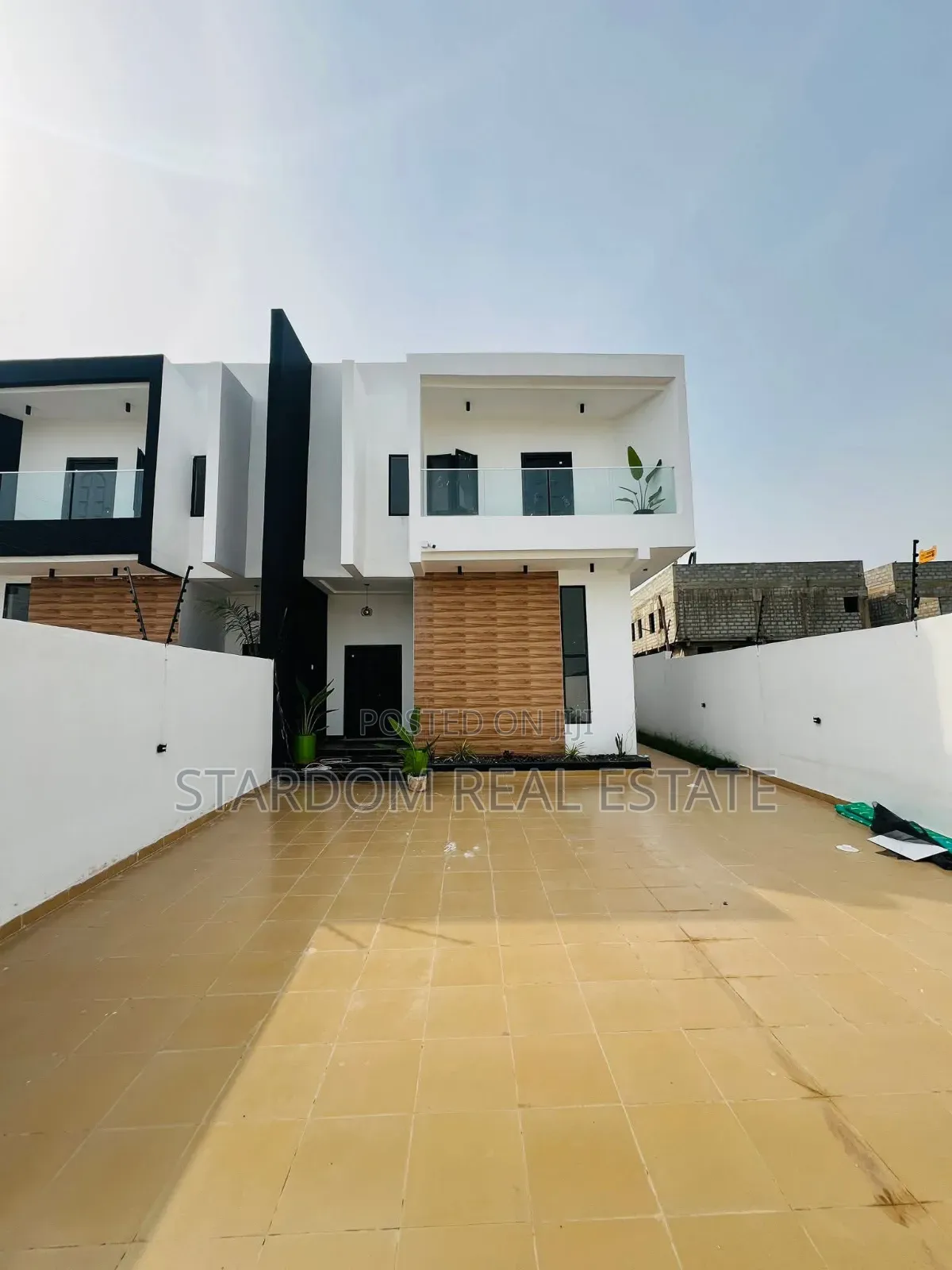 4bdrm Duplex in East Legon Hills for sale in East Legon