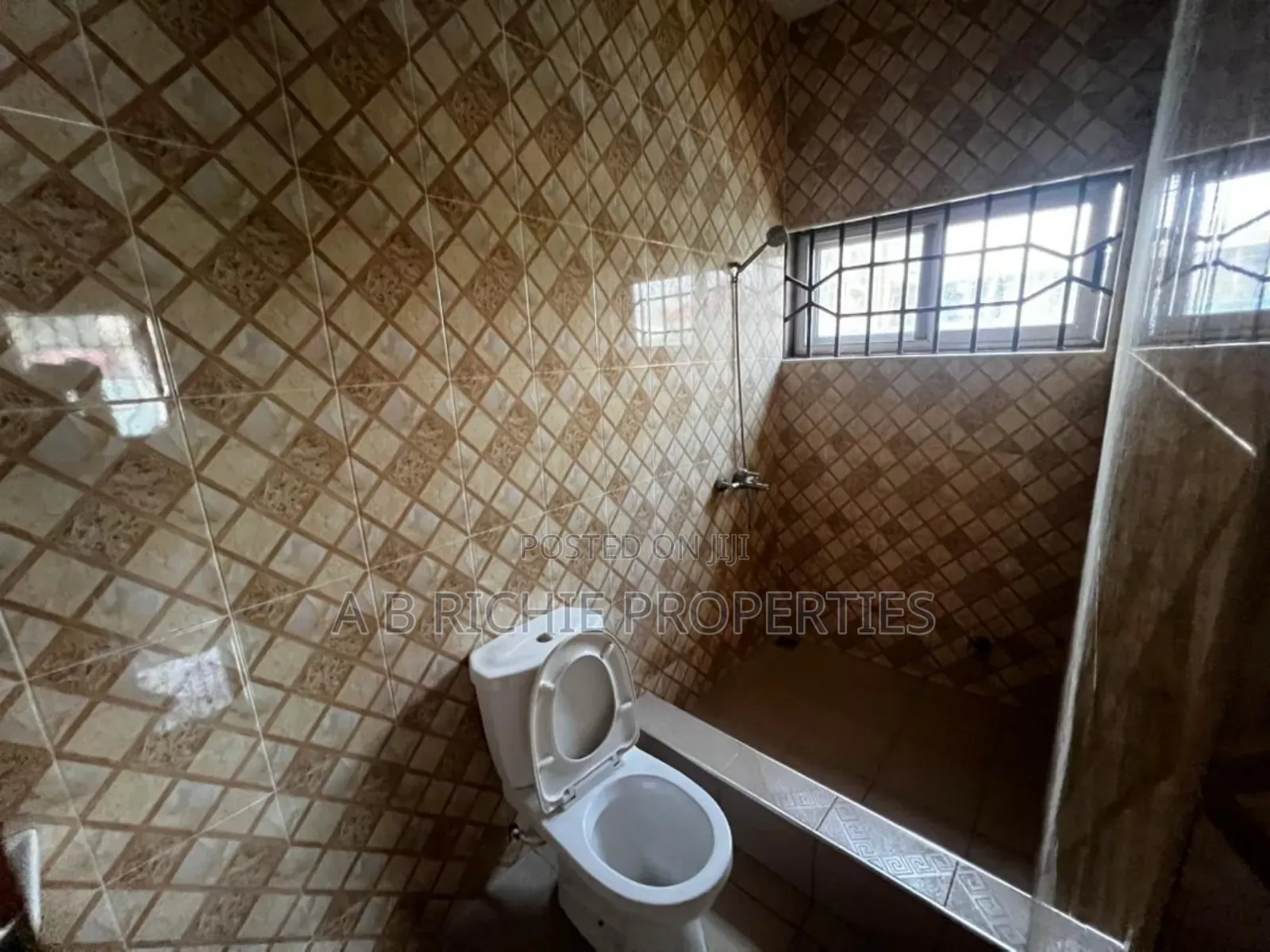 3bdrm Bungalow in Ab Richie Properties, Ashomang Estate for sale in Ashomang Estate