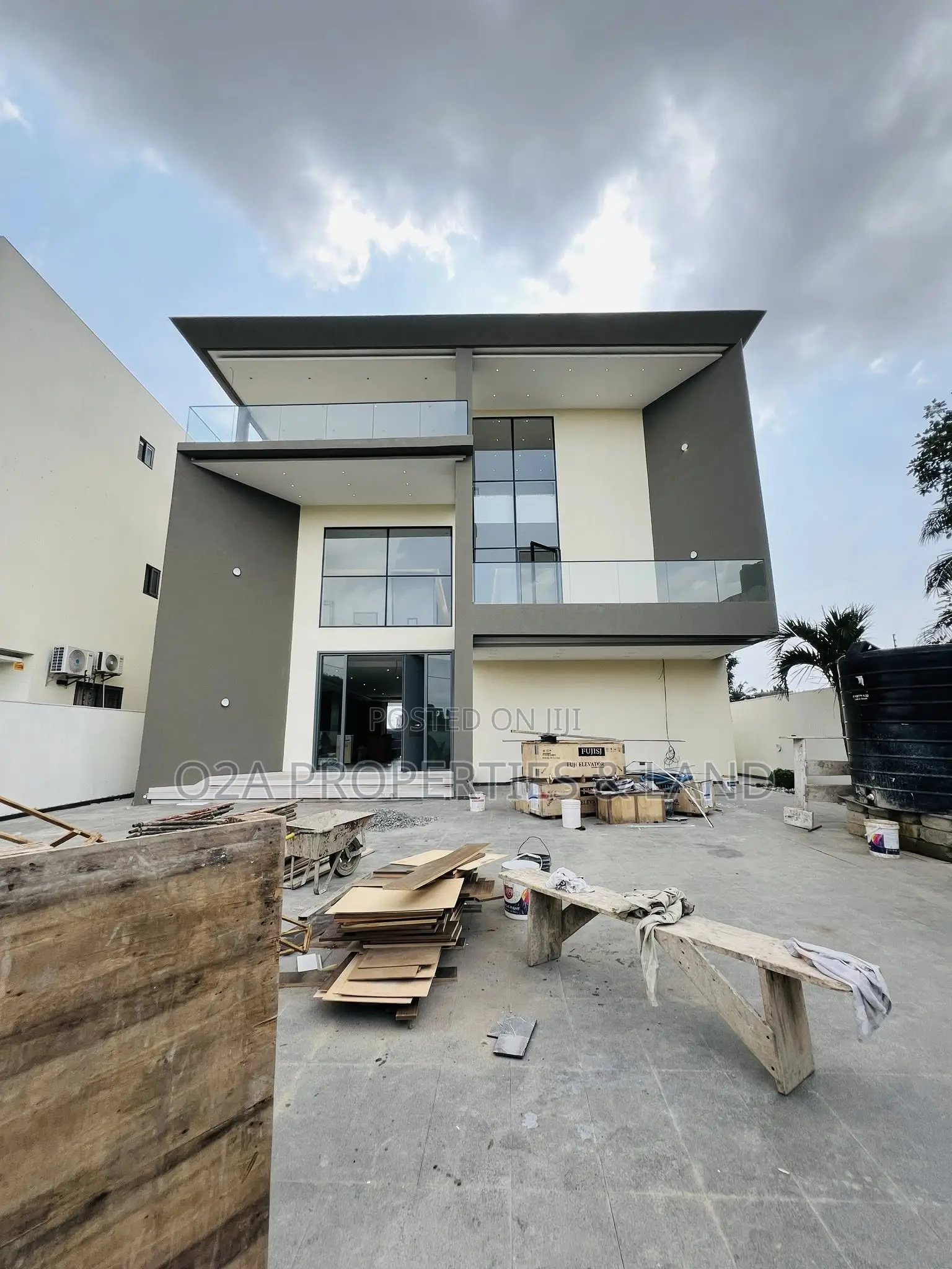 6bdrm House in Legon, American House for sale in American House