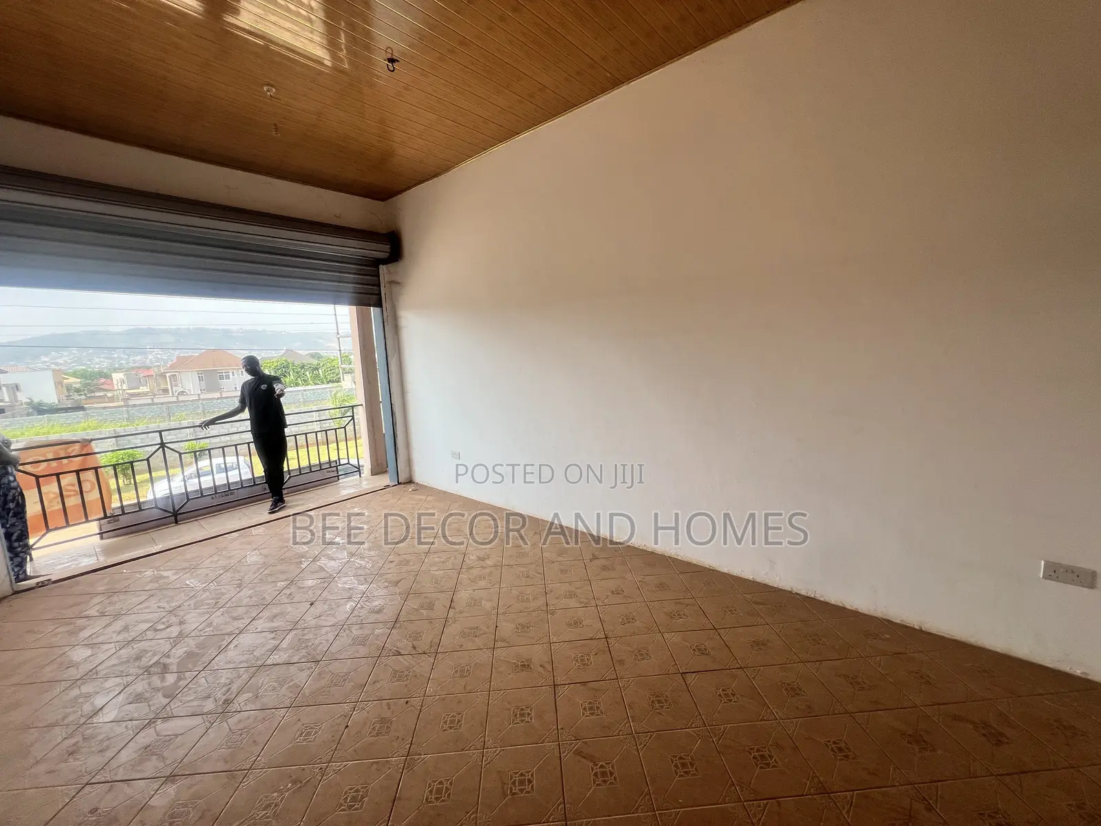 First Floor Shop in Oyarifa