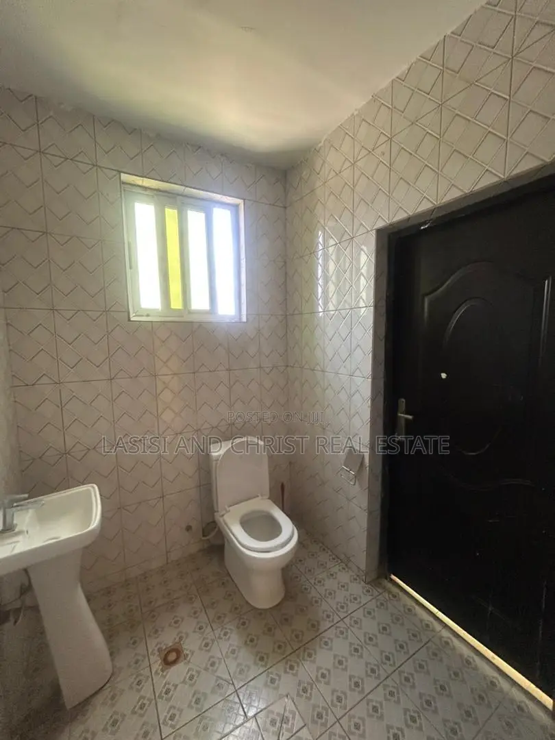 2bdrm Apartment in Lasisi And Christ, Amasaman for rent in Amasaman