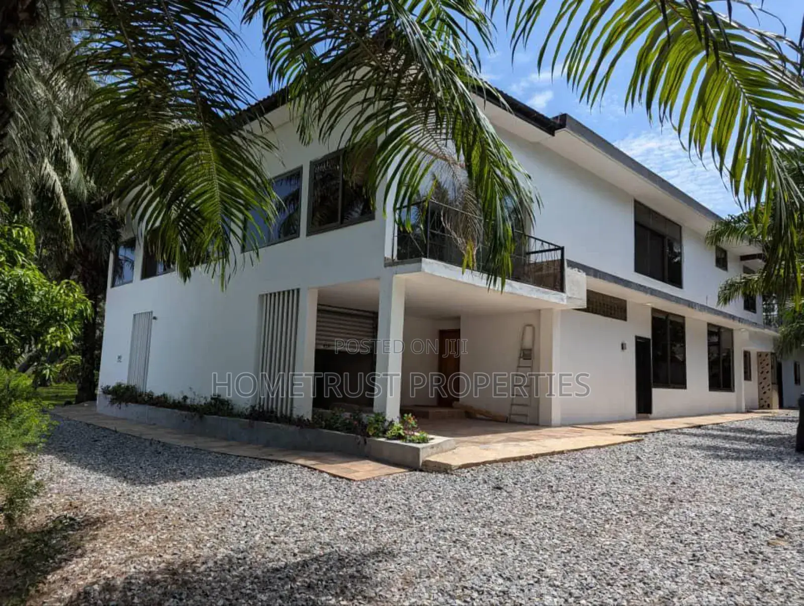 8bdrm House in Hometrust, Cantonments for rent in Cantonments