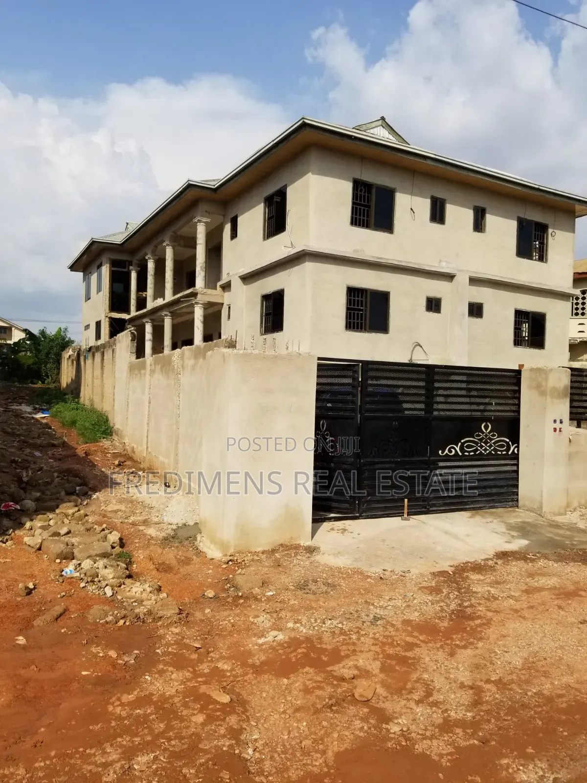 12bdrm Apartment in Fredimens Real, Kumasi Metropolitan for sale in Kumasi Metropolitan