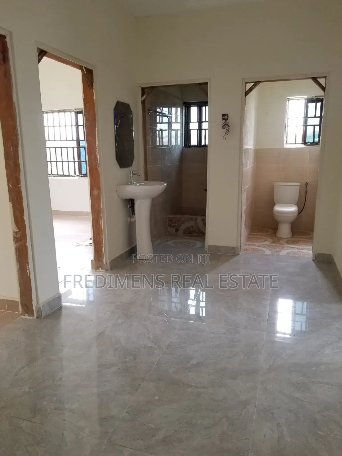 12bdrm Apartment in Fredimens Real, Kumasi Metropolitan for sale in Kumasi Metropolitan