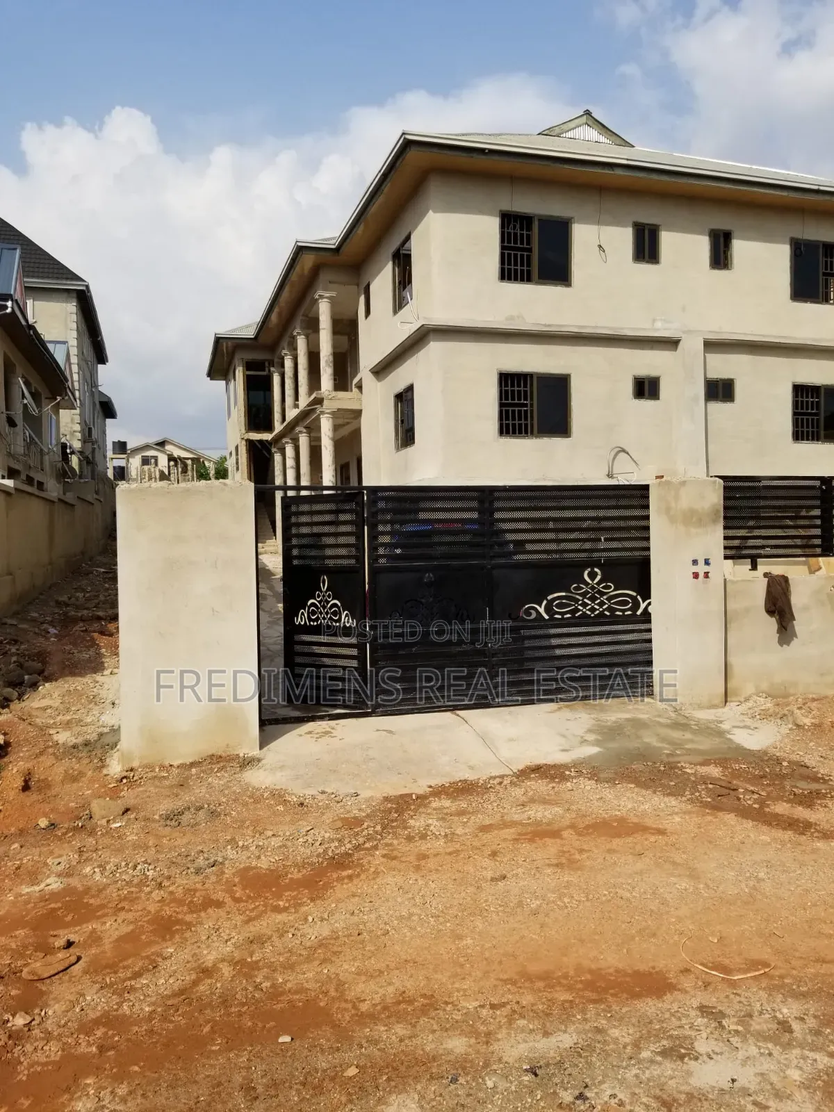 12bdrm Apartment in Fredimens Real, Kumasi Metropolitan for sale in Kumasi Metropolitan