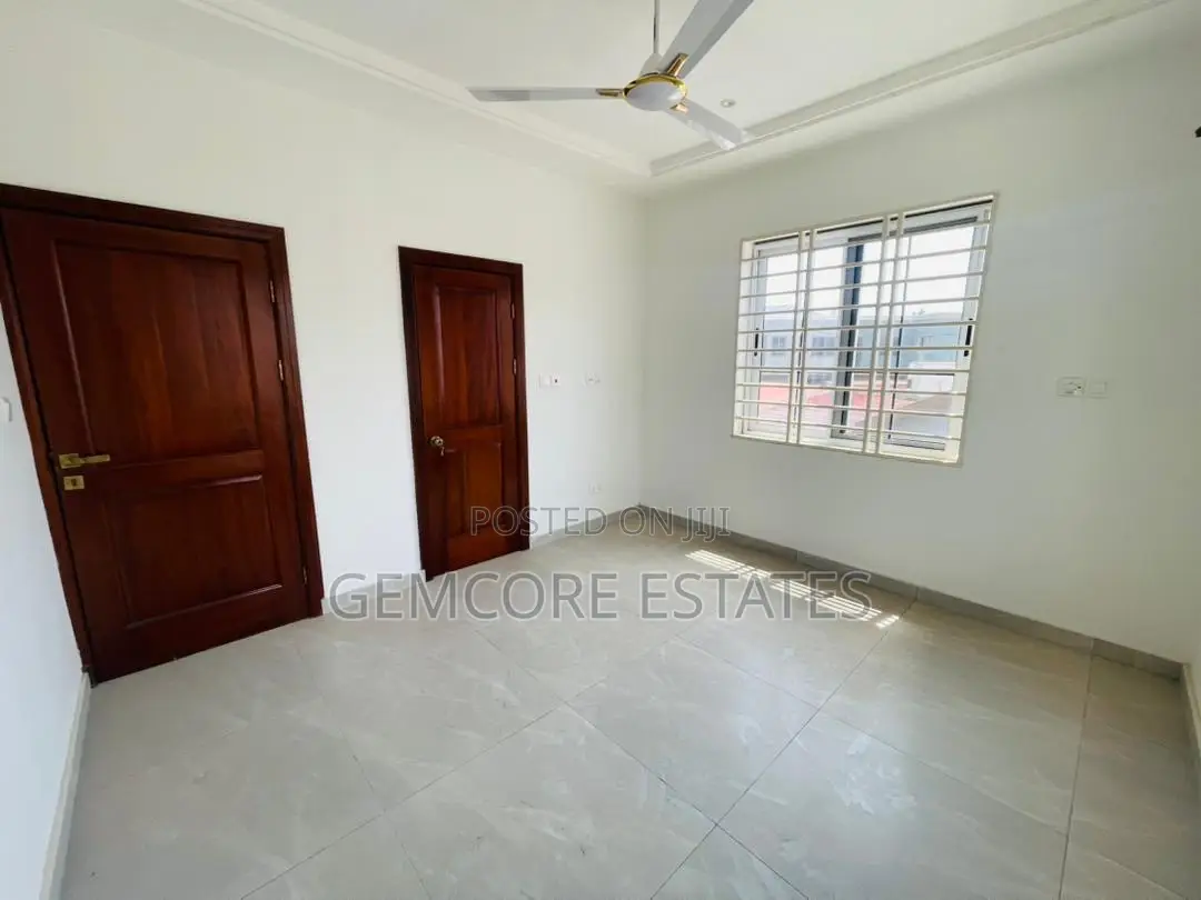 3bdrm Townhouse/Terrace in East Legon for sale in East Legon