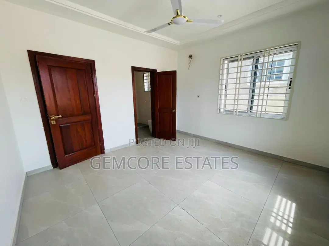 3bdrm Townhouse/Terrace in East Legon for sale in East Legon