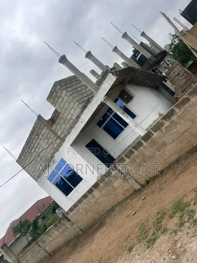 6bdrm House in Amasaman for sale in Amasaman