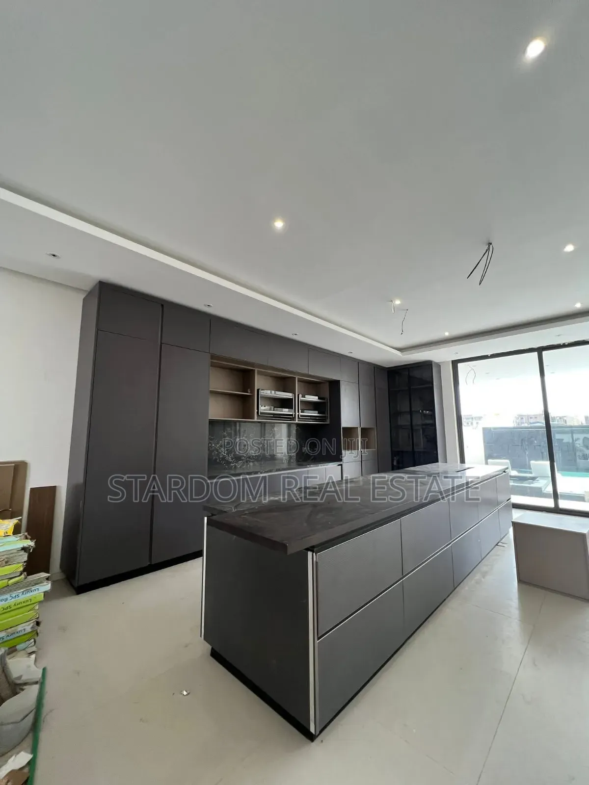 6bdrm Mansion in Adjiringanor, East Legon for sale in East Legon