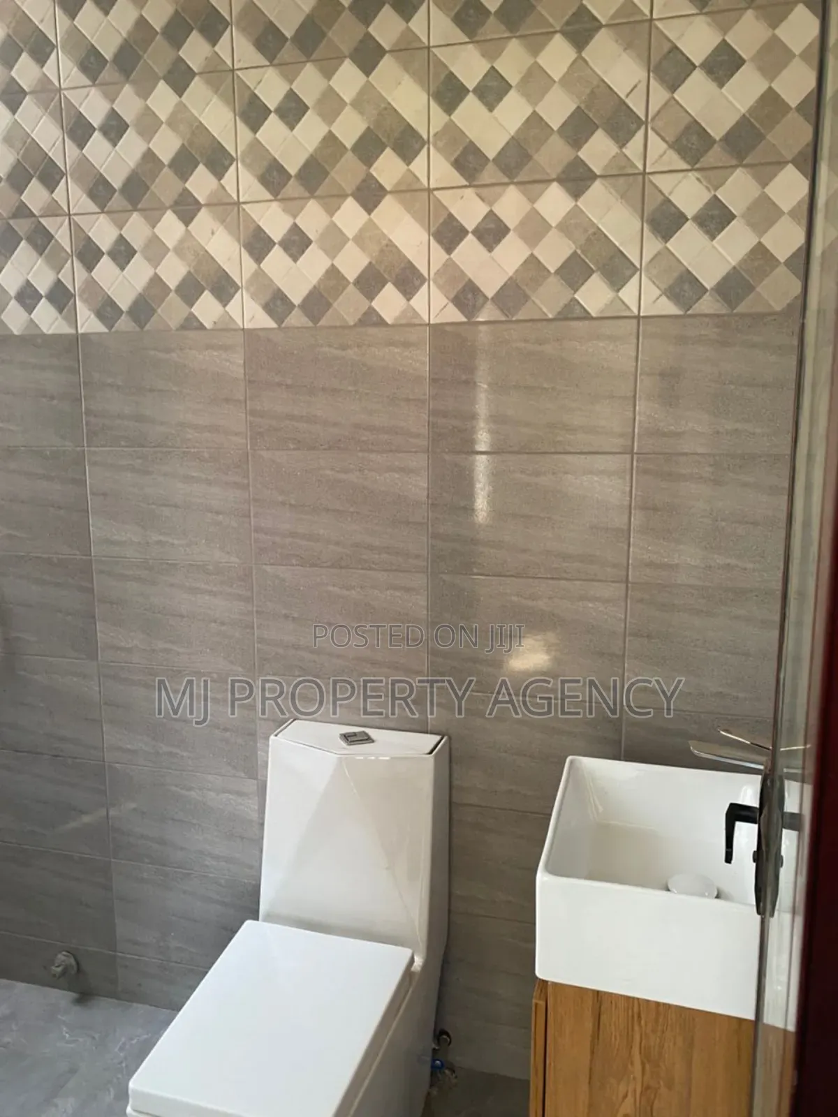 3bdrm Apartment in Golf Estate Tema for rent in Tema Metropolitan