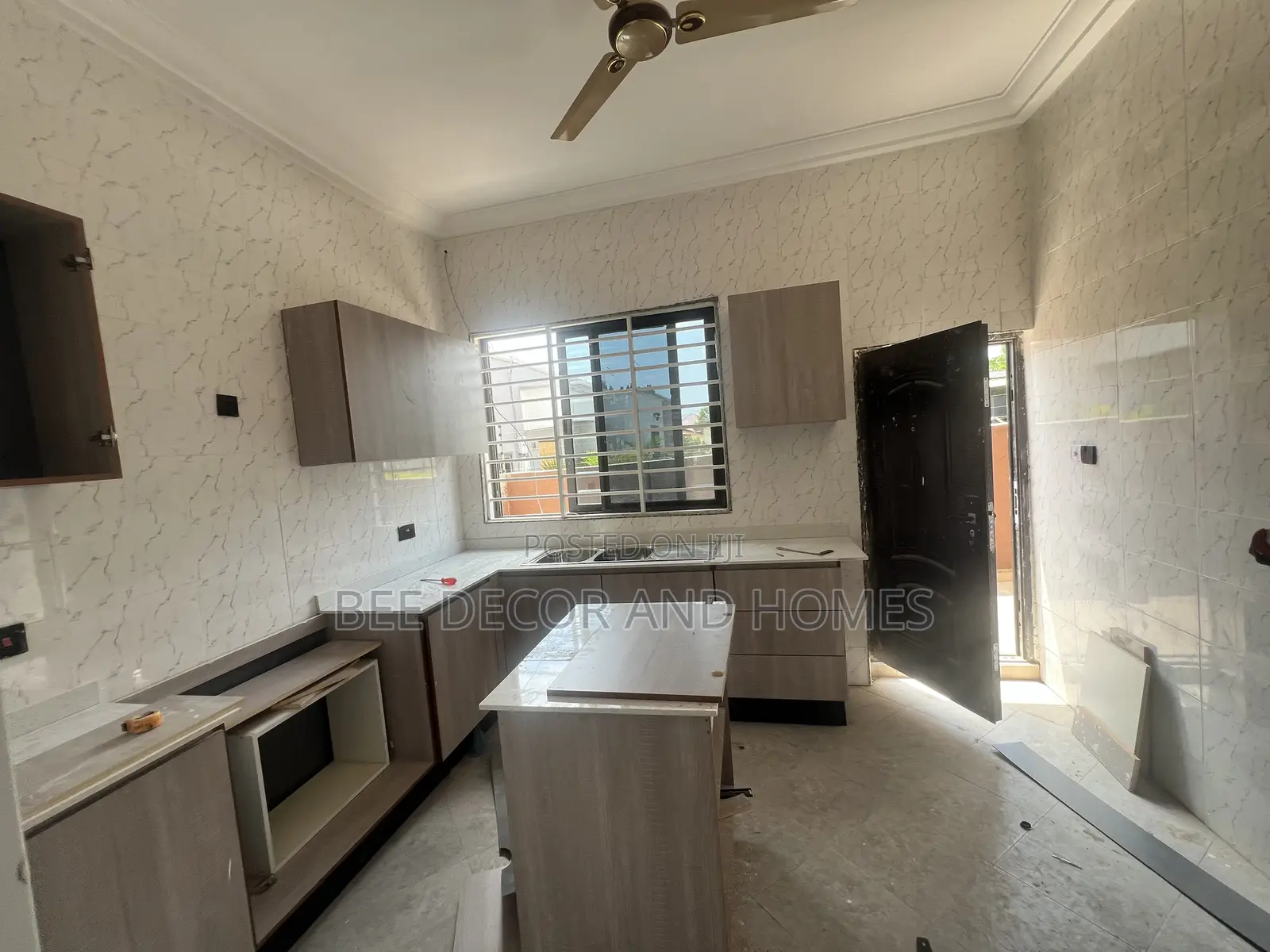3bdrm House in Bee Decor & Homes, Ashomang Estate for sale in Ashomang Estate
