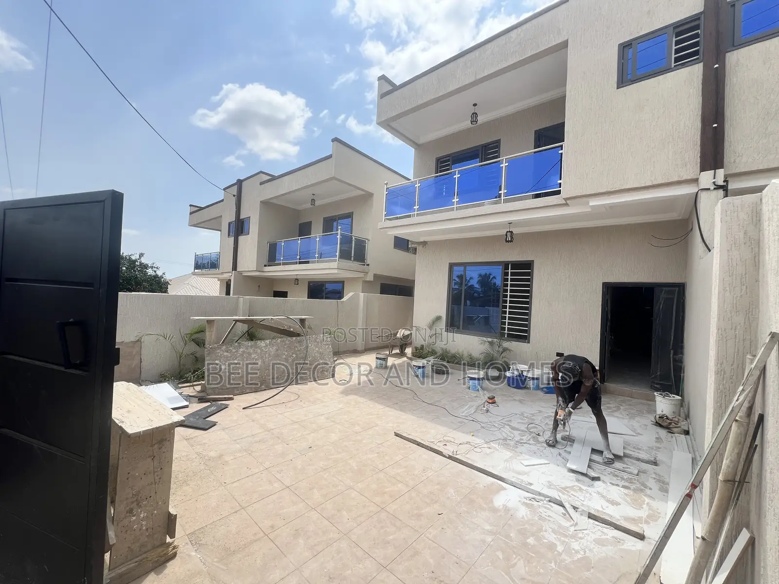 3bdrm House in Bee Decor & Homes, Ashomang Estate for sale in Ashomang Estate