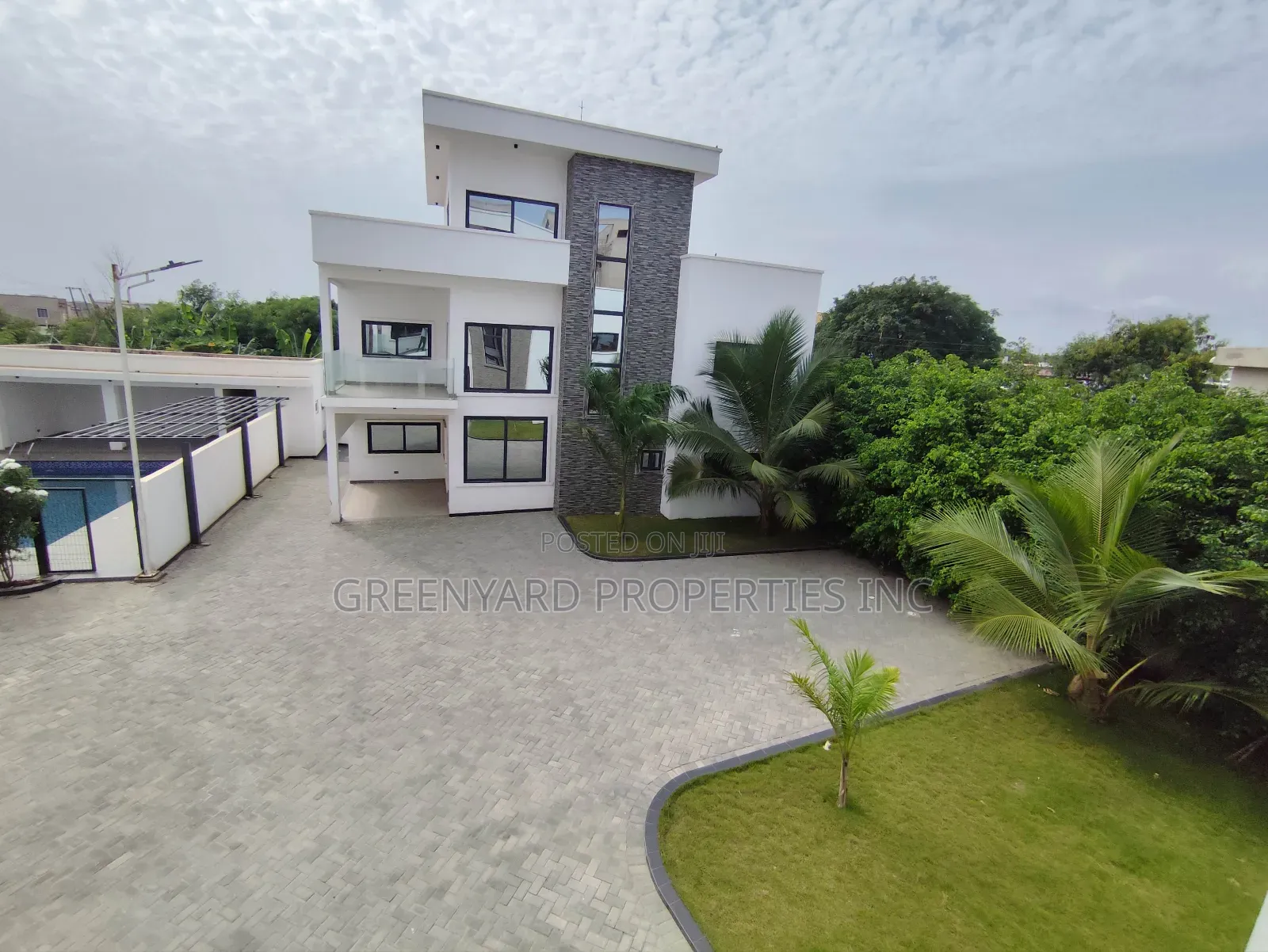 Furnished 4bdrm Townhouse / Terrace in East, Airport Residential Area in Airport Residential Area
