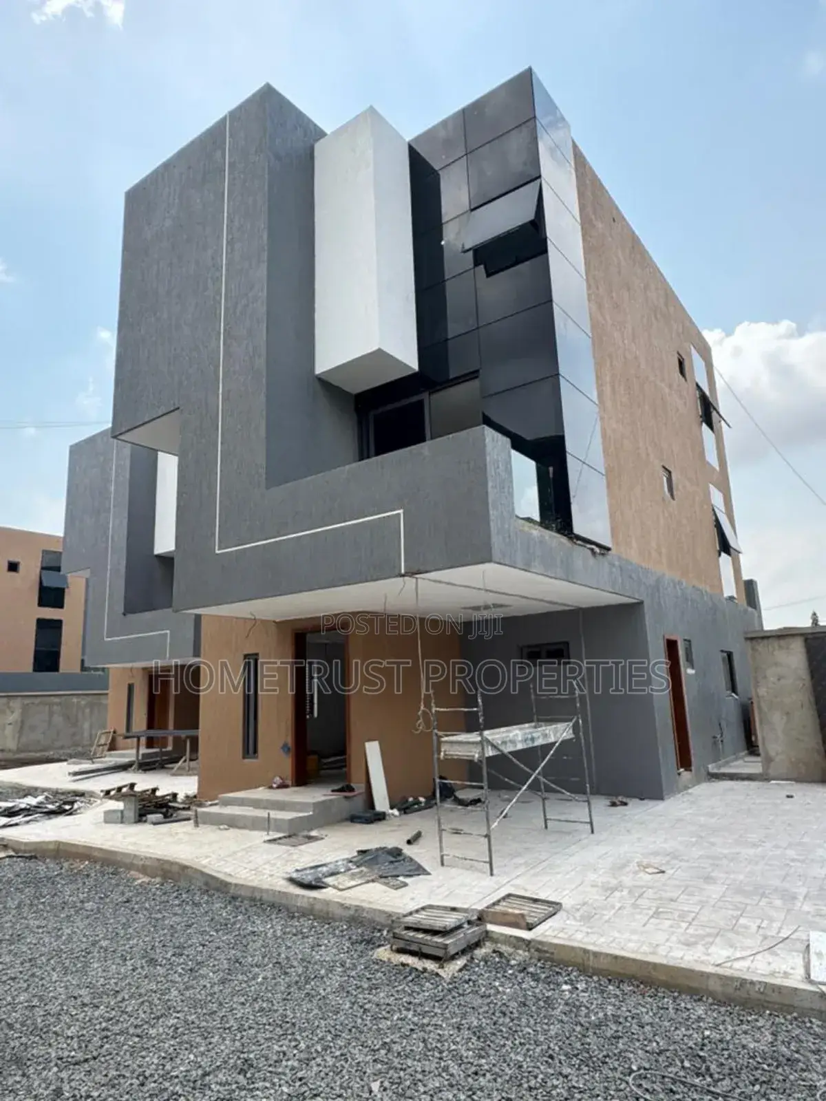 5bdrm Duplex in Hometrust Properties, Airport Residential Area for sale in Airport Residential Area