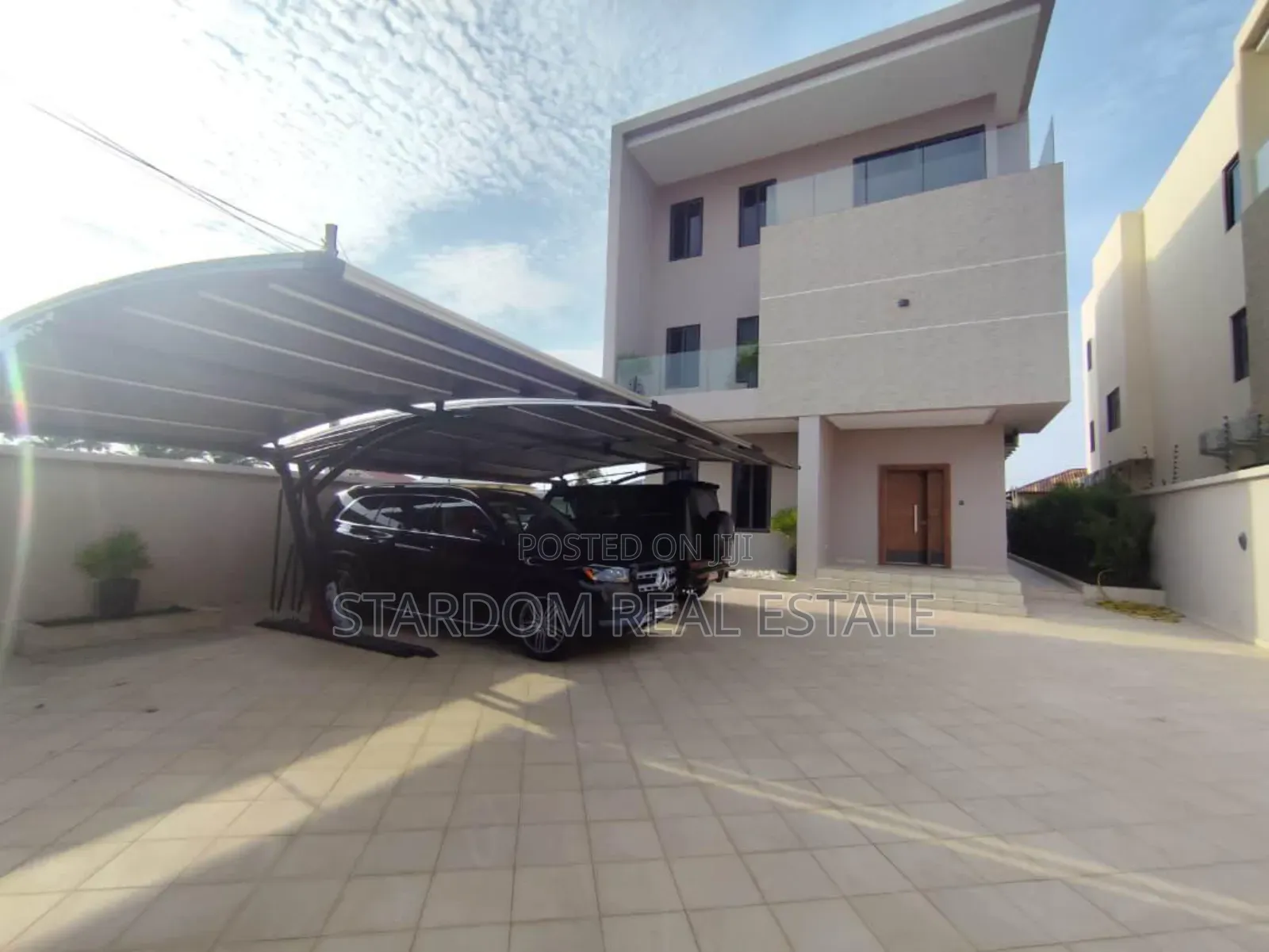 6bdrm Duplex in American House, East Legon for rent in East Legon