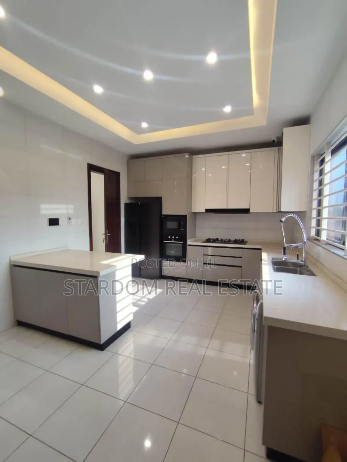 6bdrm Duplex in American House, East Legon for rent in East Legon