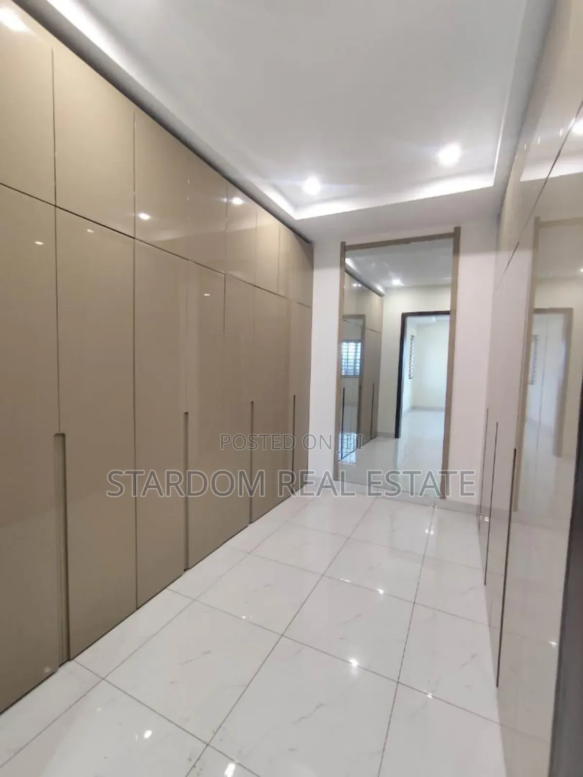 6bdrm Duplex in American House, East Legon for rent in East Legon