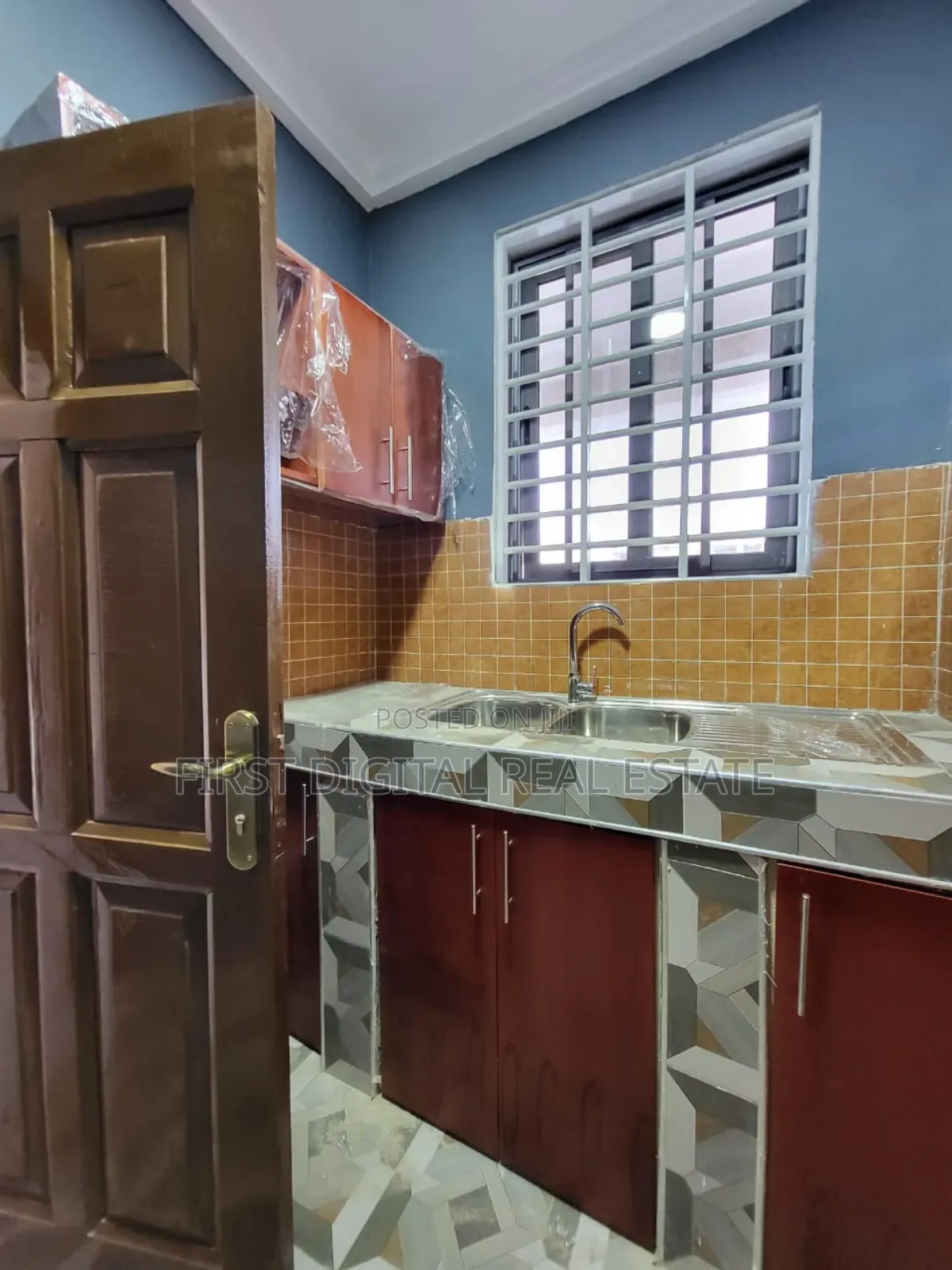 Chamber and Hall Self Contain for Rent at Tuba in West Hills Mall Area