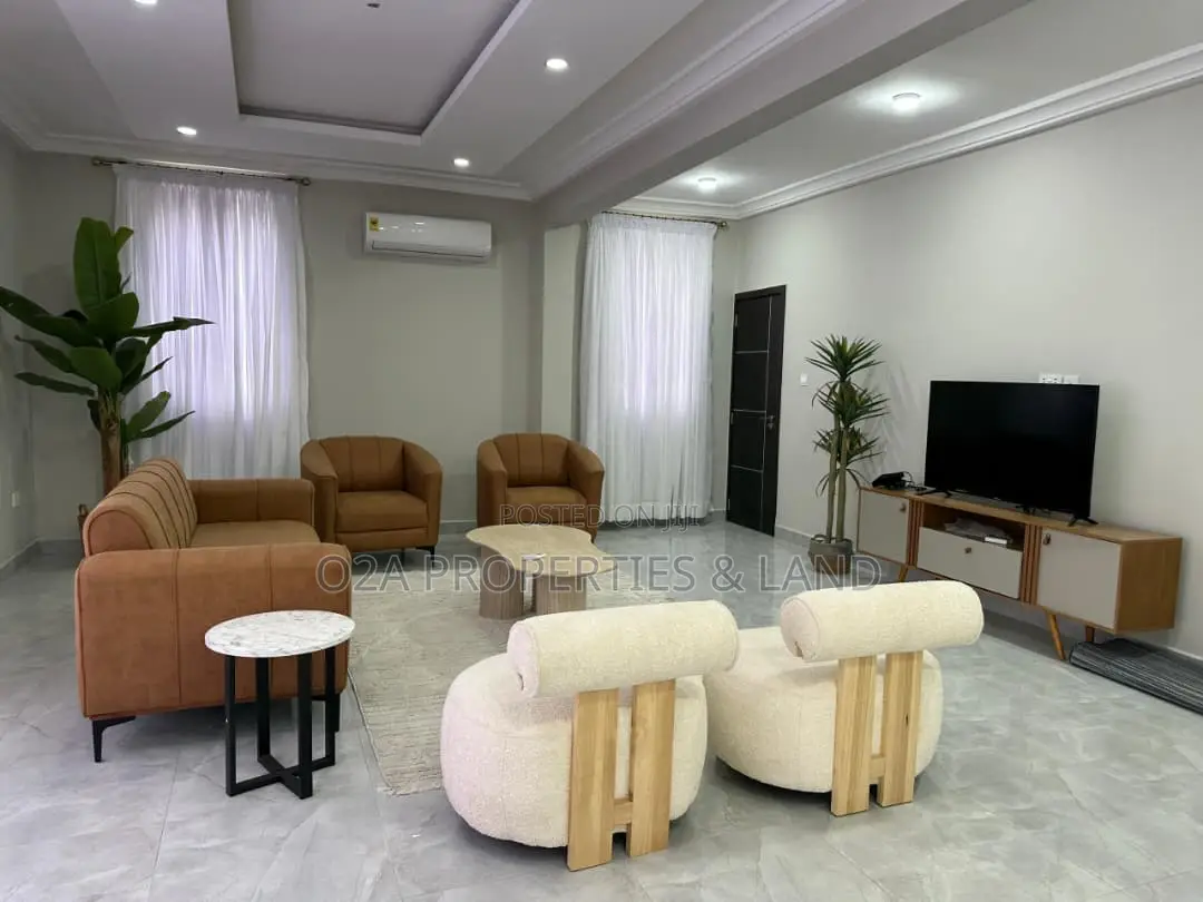 Furnished 4bdrm Townhouse / Terrace in Cantonments, Acquinas for rent in Acquinas