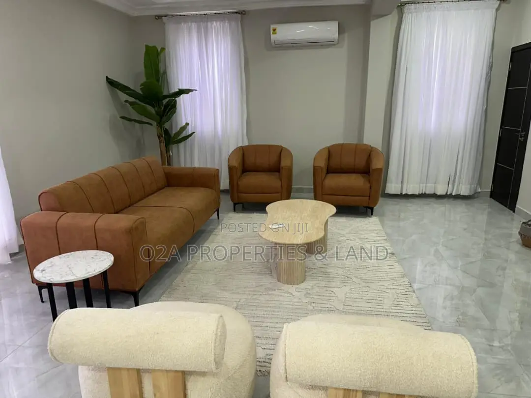 Furnished 4bdrm Townhouse / Terrace in Cantonments, Acquinas for rent in Acquinas