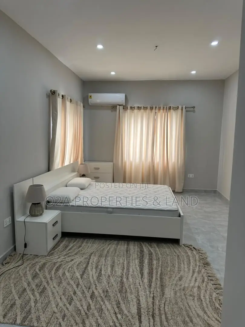 Furnished 4bdrm Townhouse / Terrace in Cantonments, Acquinas for rent in Acquinas