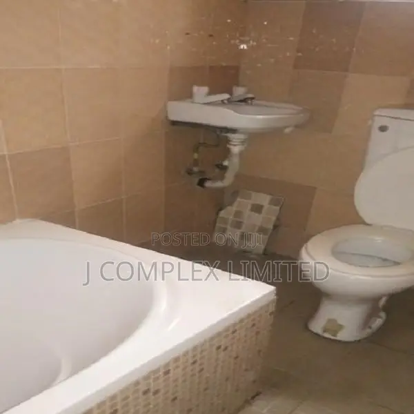 3bdrm Apartment in Lincoln School Area for sale in Lincoln School Area