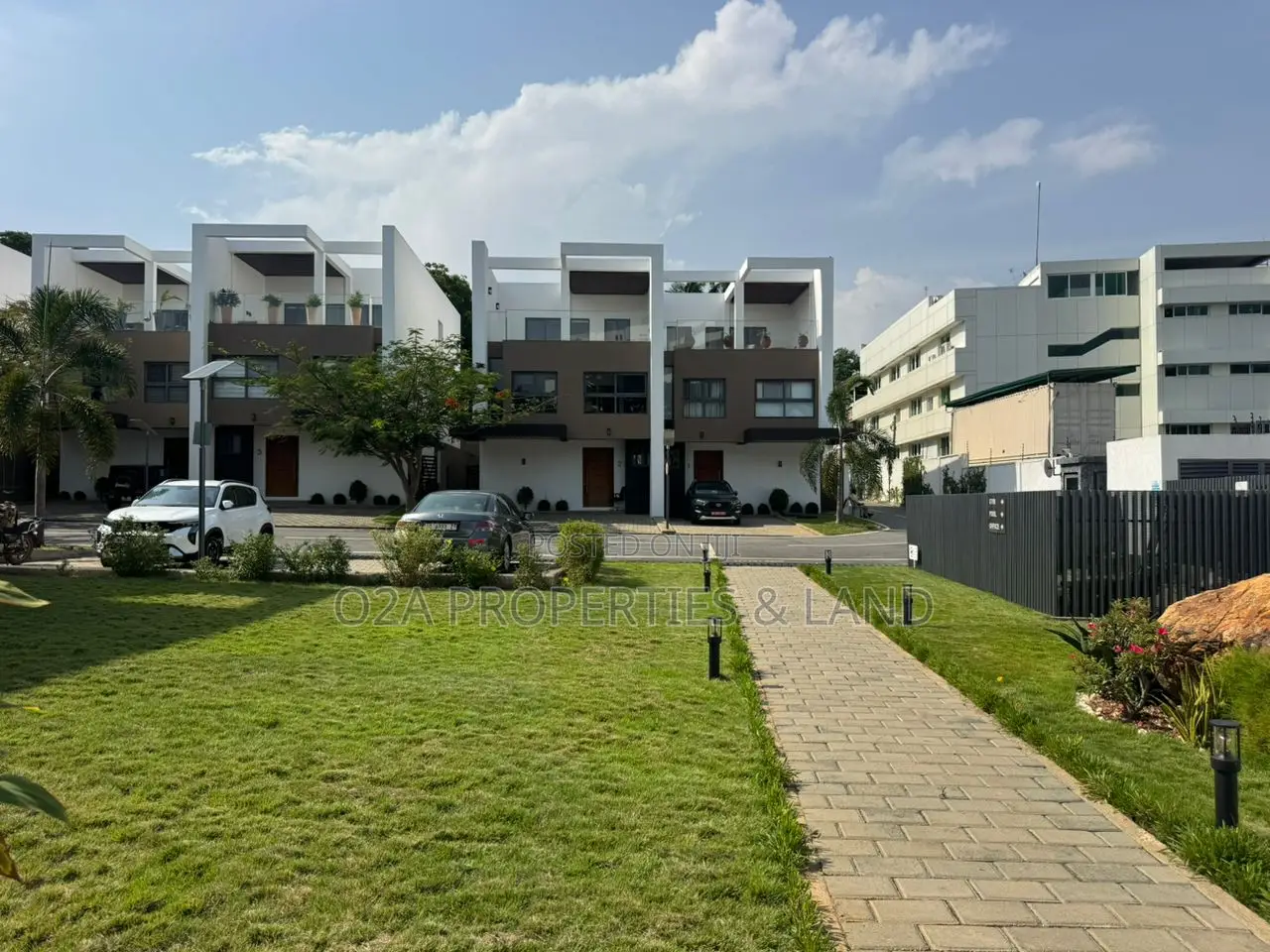 4bdrm Townhouse / Terrace in Cantonments, Acquinas for rent in Acquinas