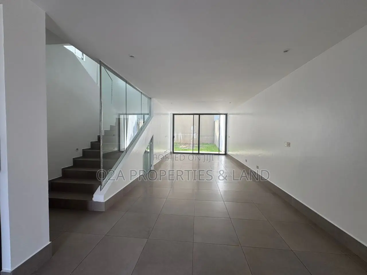 4bdrm Townhouse / Terrace in Cantonments, Acquinas for rent in Acquinas
