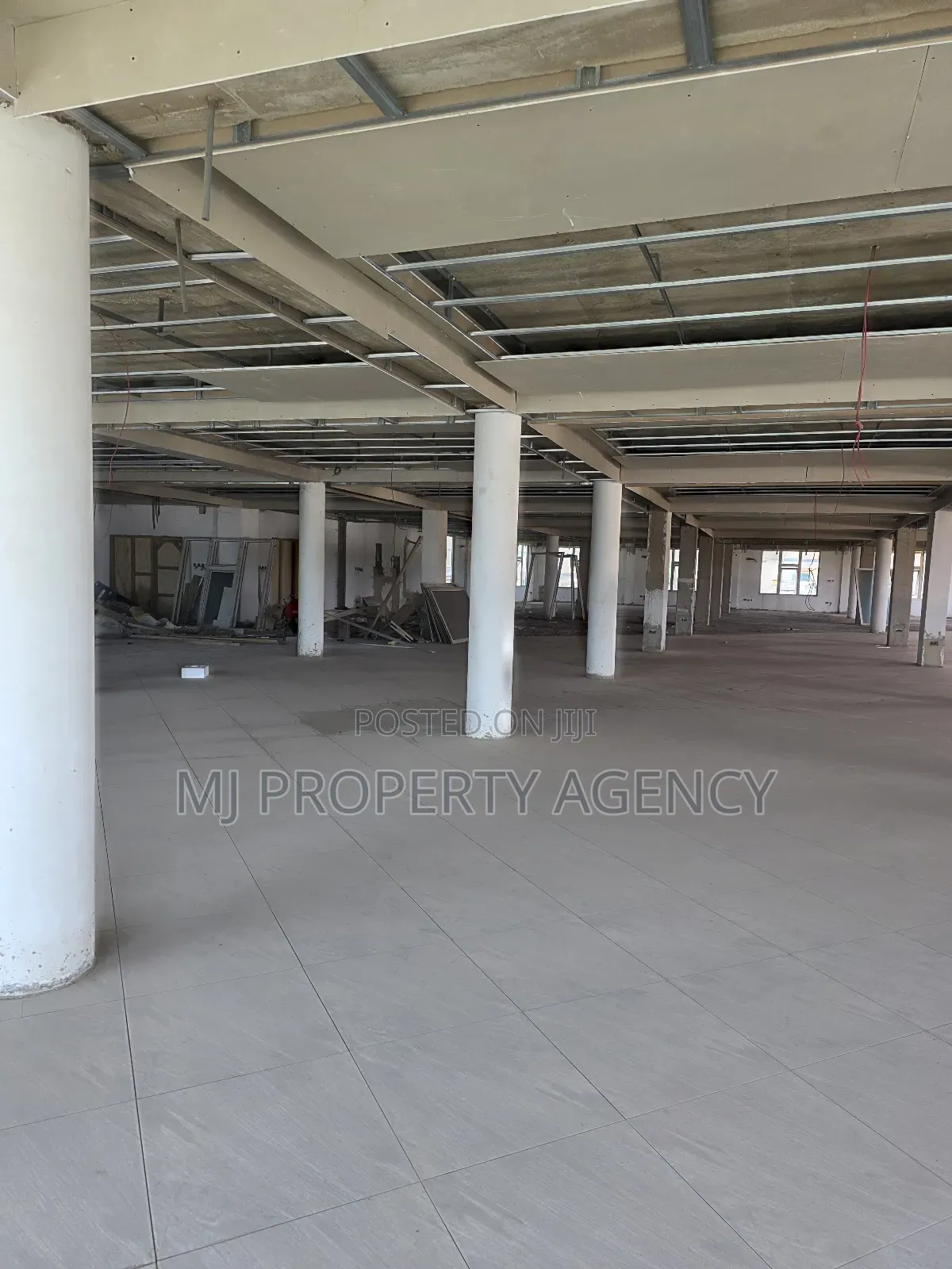 1000 SQM Showroom/ Office Space in Kumasi Metropolitan