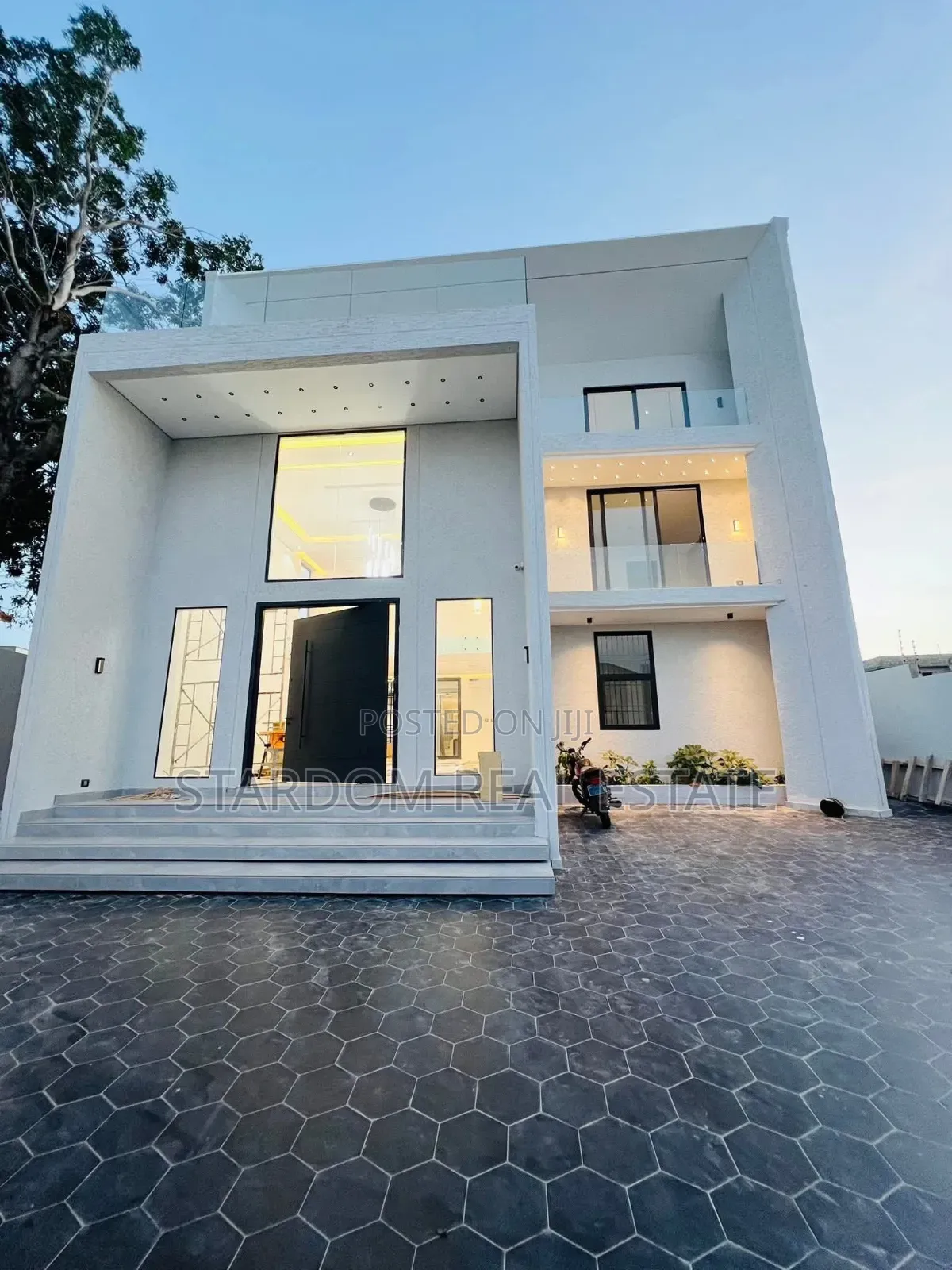 5bdrm Duplex in West Trassaco, East Legon for sale in East Legon