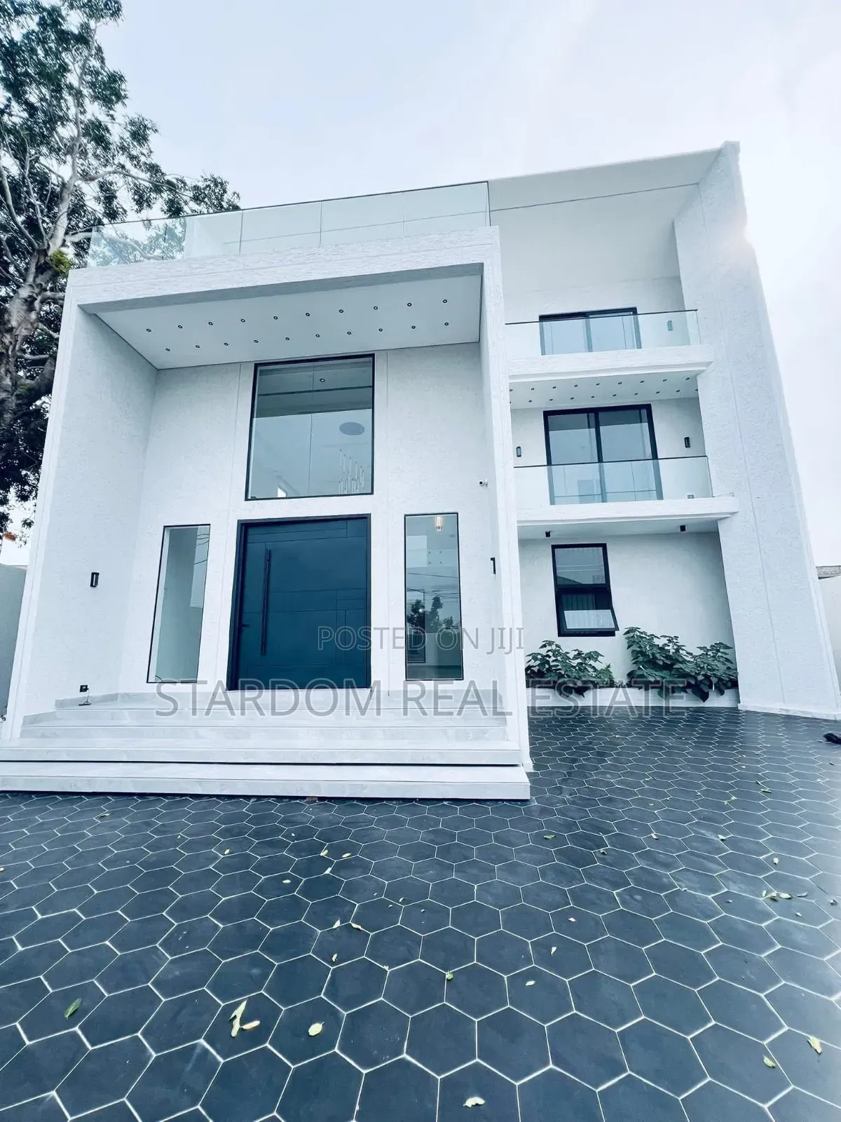 5bdrm Duplex in West Trassaco, East Legon for sale in East Legon