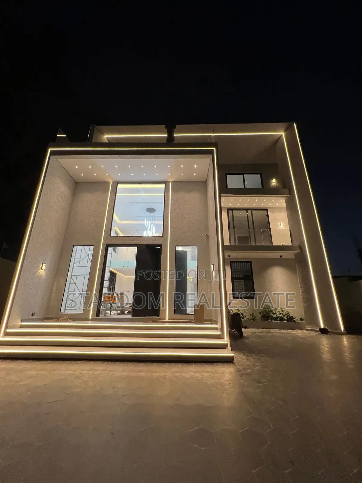 5bdrm Duplex in West Trassaco, East Legon for sale in East Legon