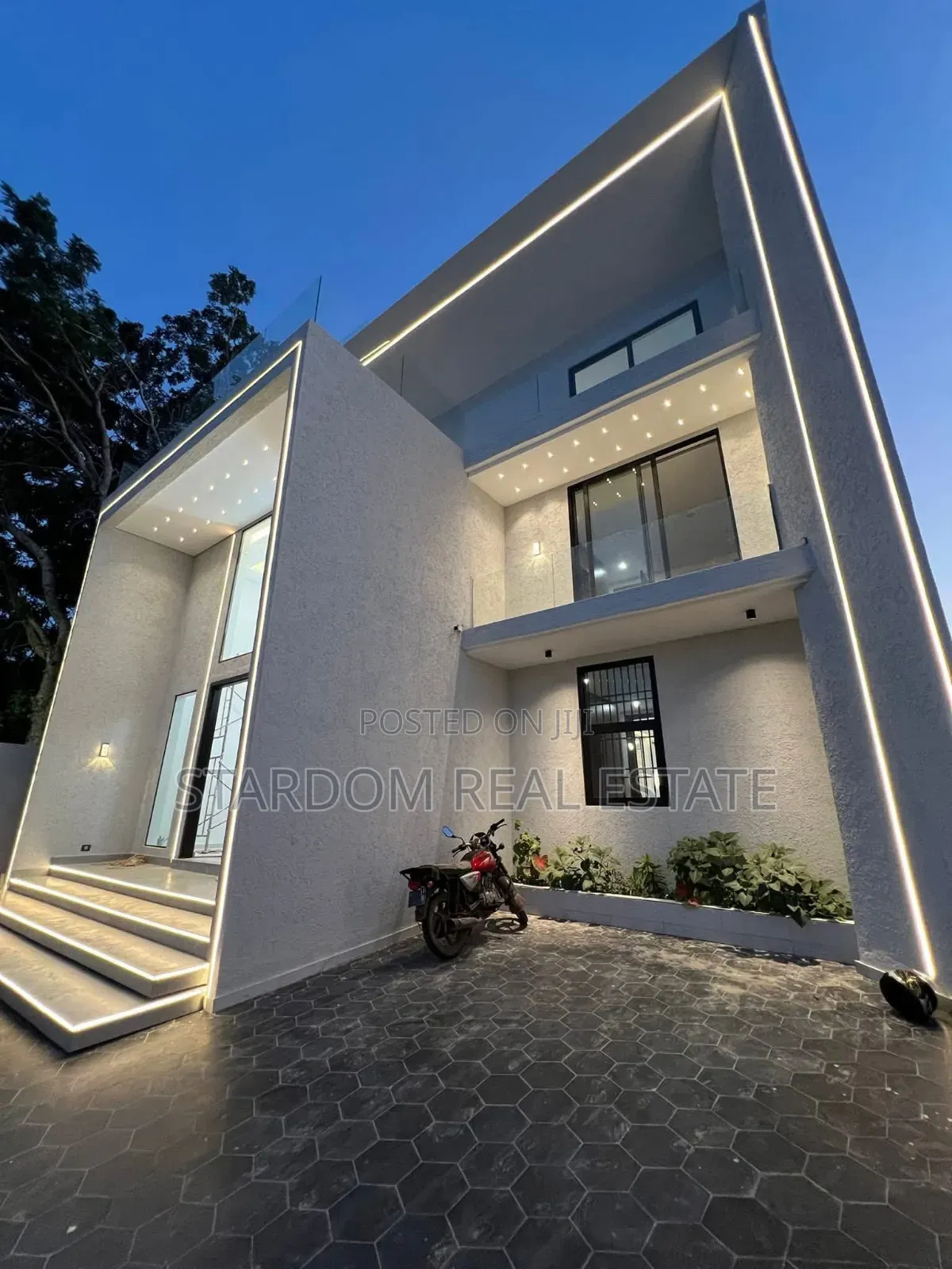 5bdrm Duplex in West Trassaco, East Legon for sale in East Legon