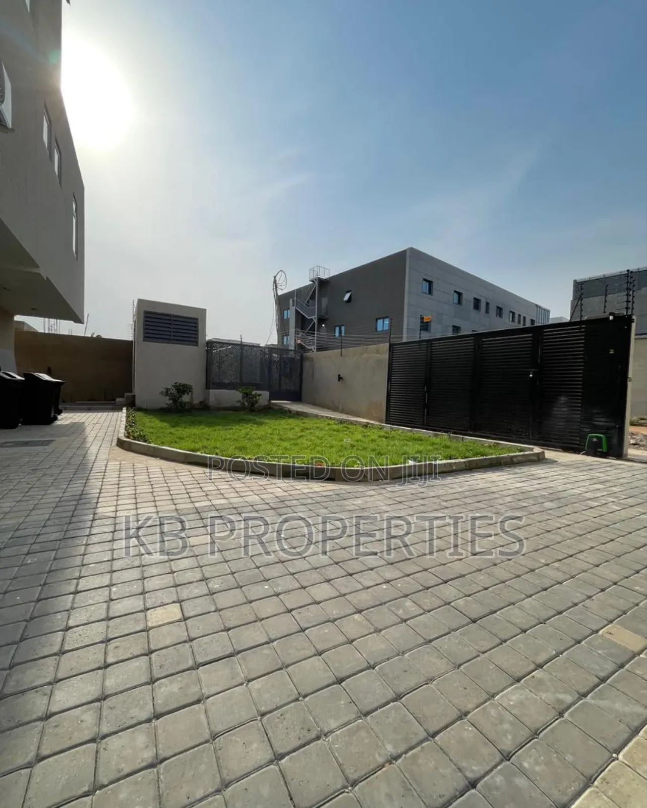 4bdrm Townhouse / Terrace in Kb Properties, East Legon for rent in East Legon
