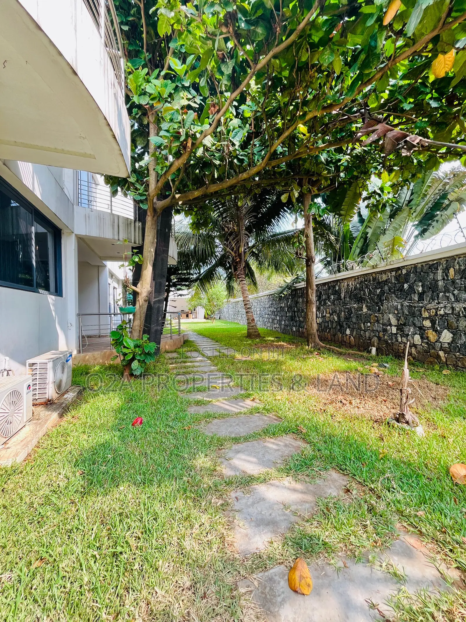 7bdrm Mansion in Cantonments, Acquinas for rent in Acquinas