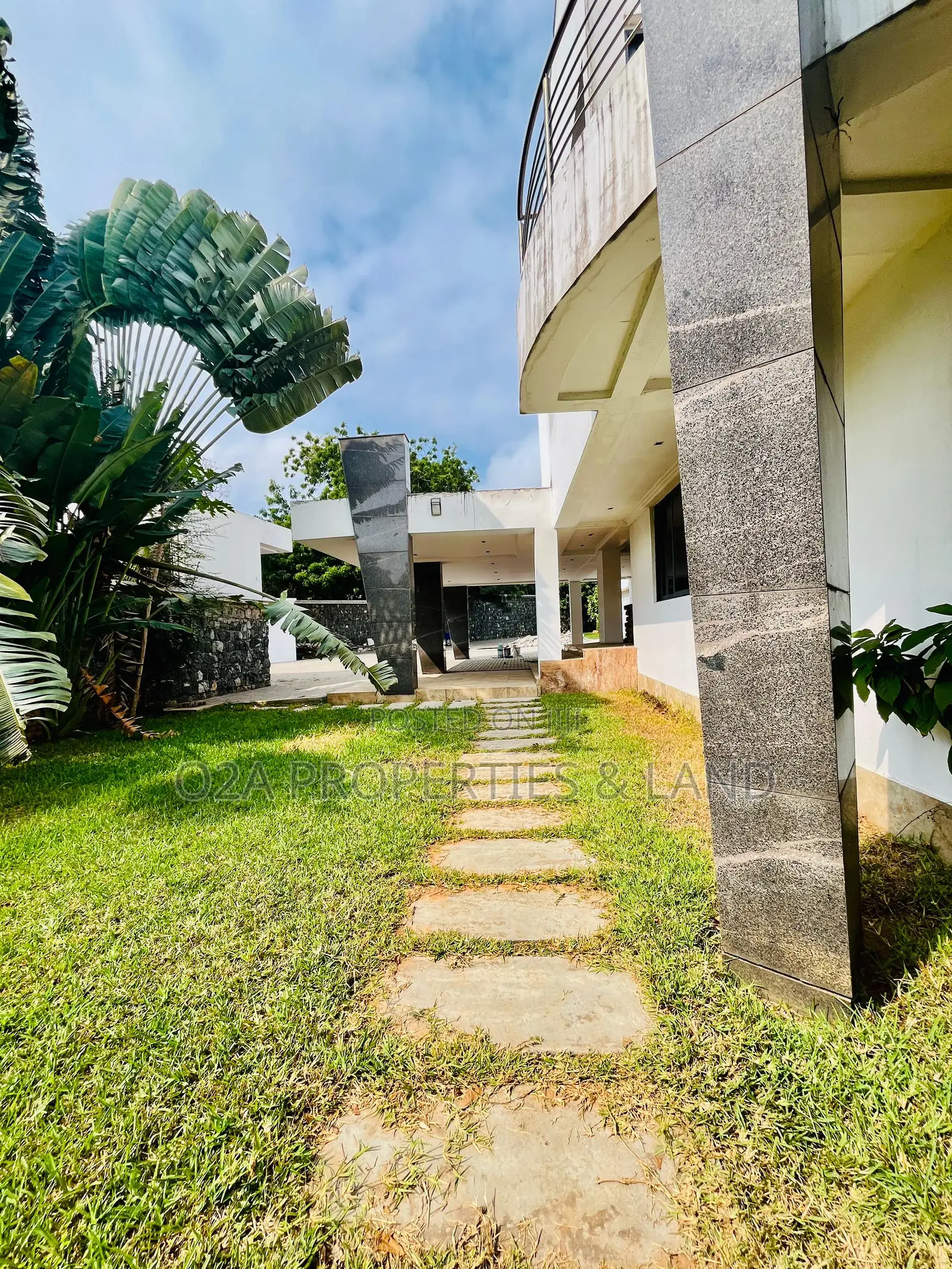 7bdrm Mansion in Cantonments, Acquinas for rent in Acquinas
