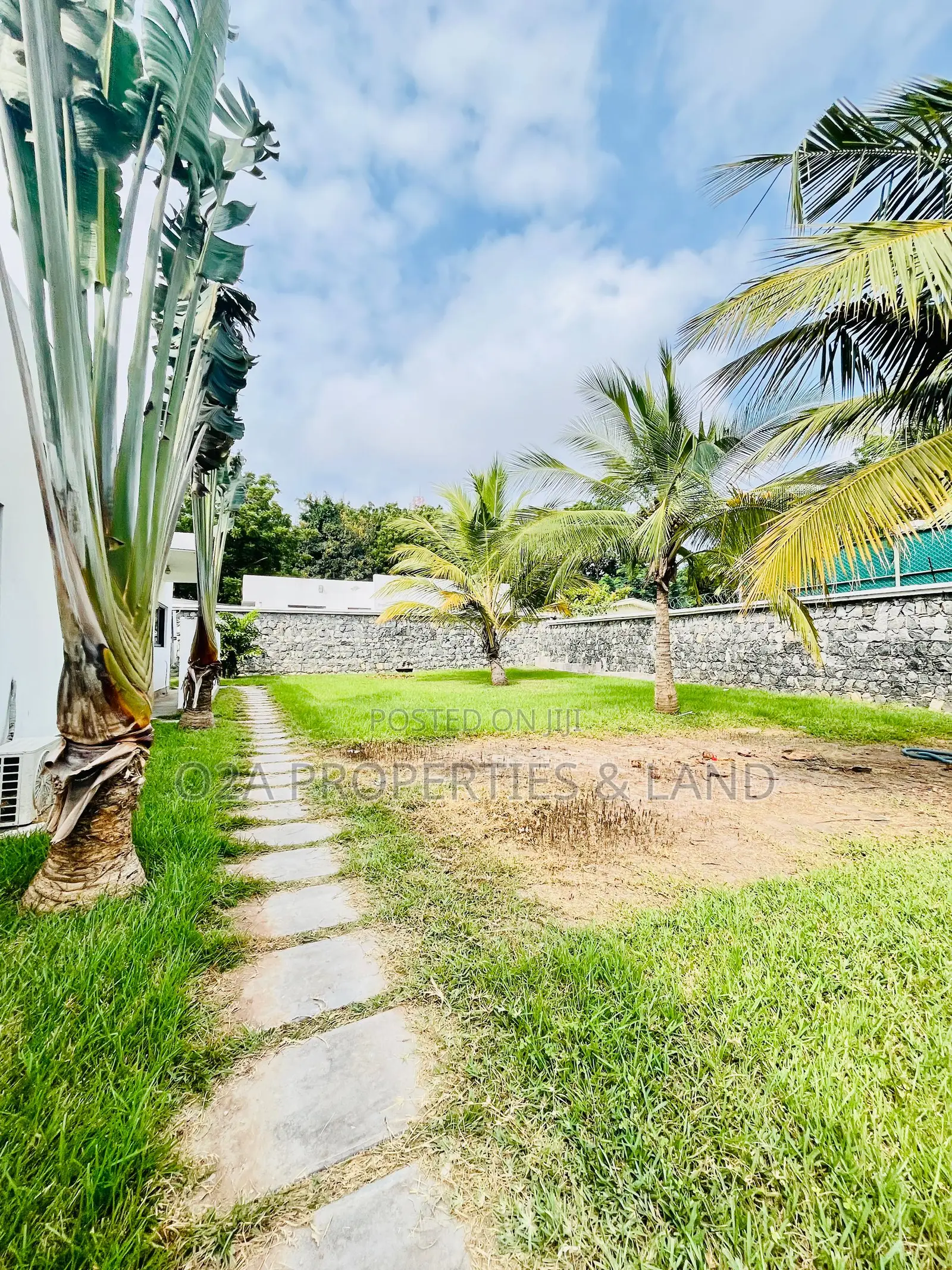 7bdrm Mansion in Cantonments, Acquinas for rent in Acquinas