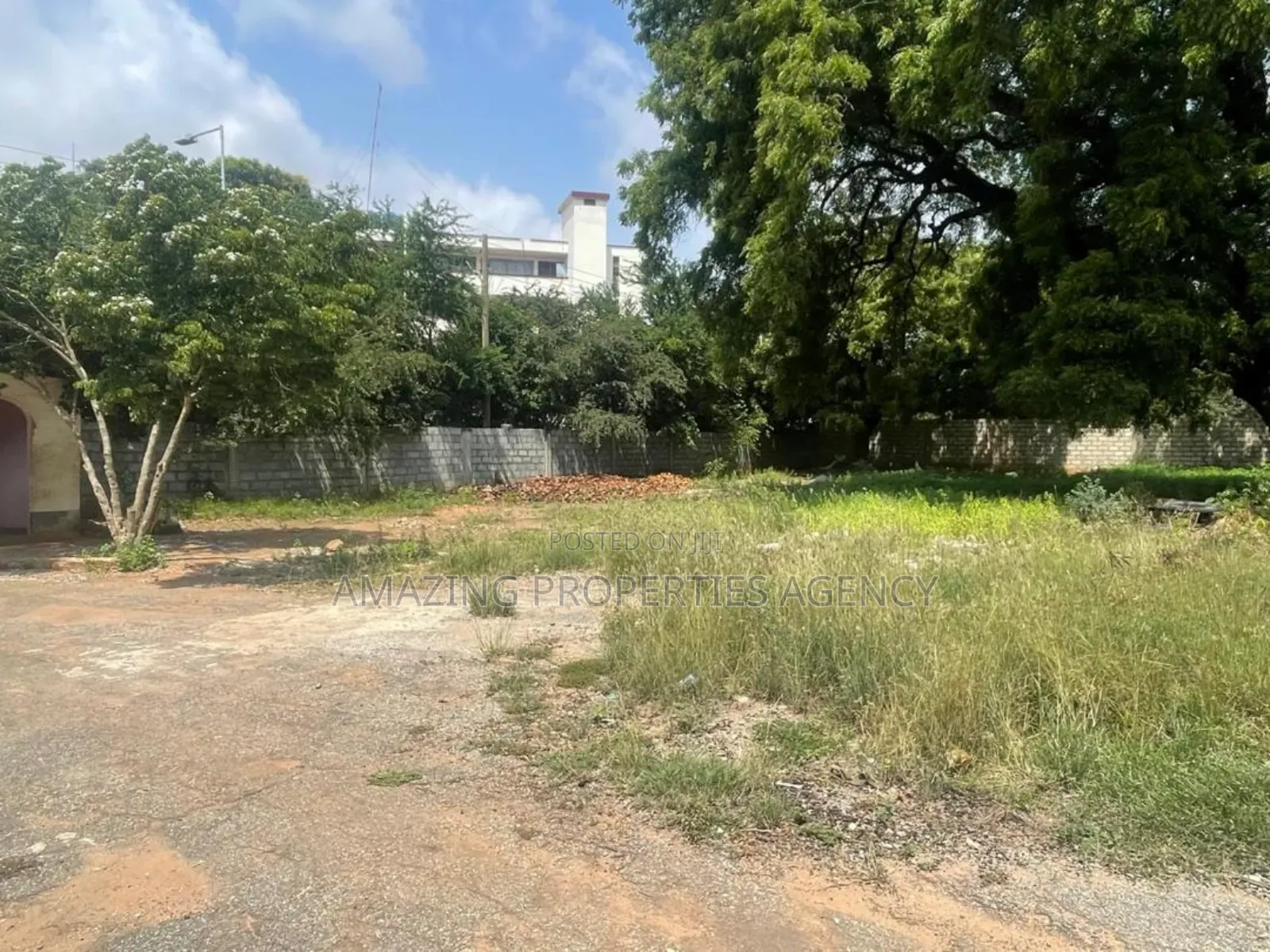 A 3 Acres at Oyarefa Main Road Side for Sale in Oyarifa