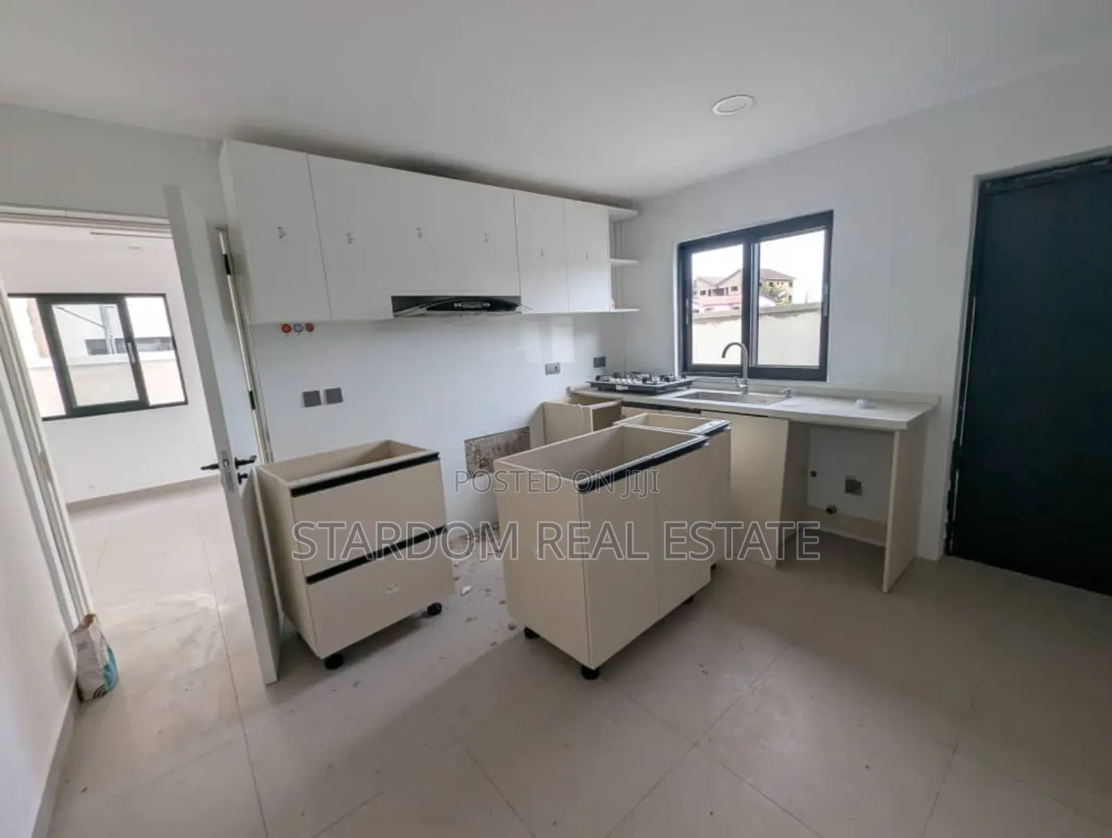3bdrm Townhouse/Terrace in Achimota for sale in Achimota